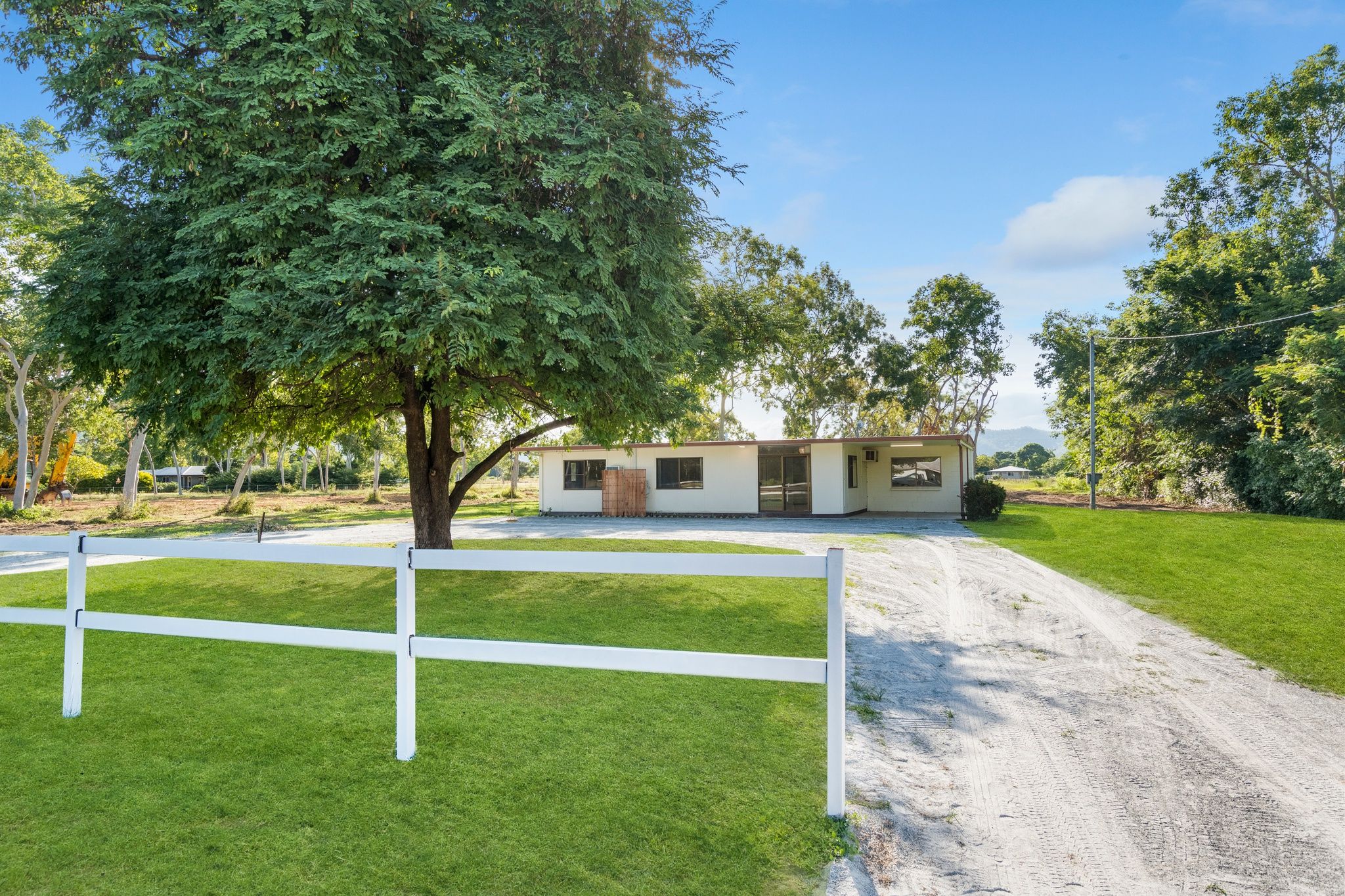 14 Duggan Drive, Alligator Creek QLD 4816