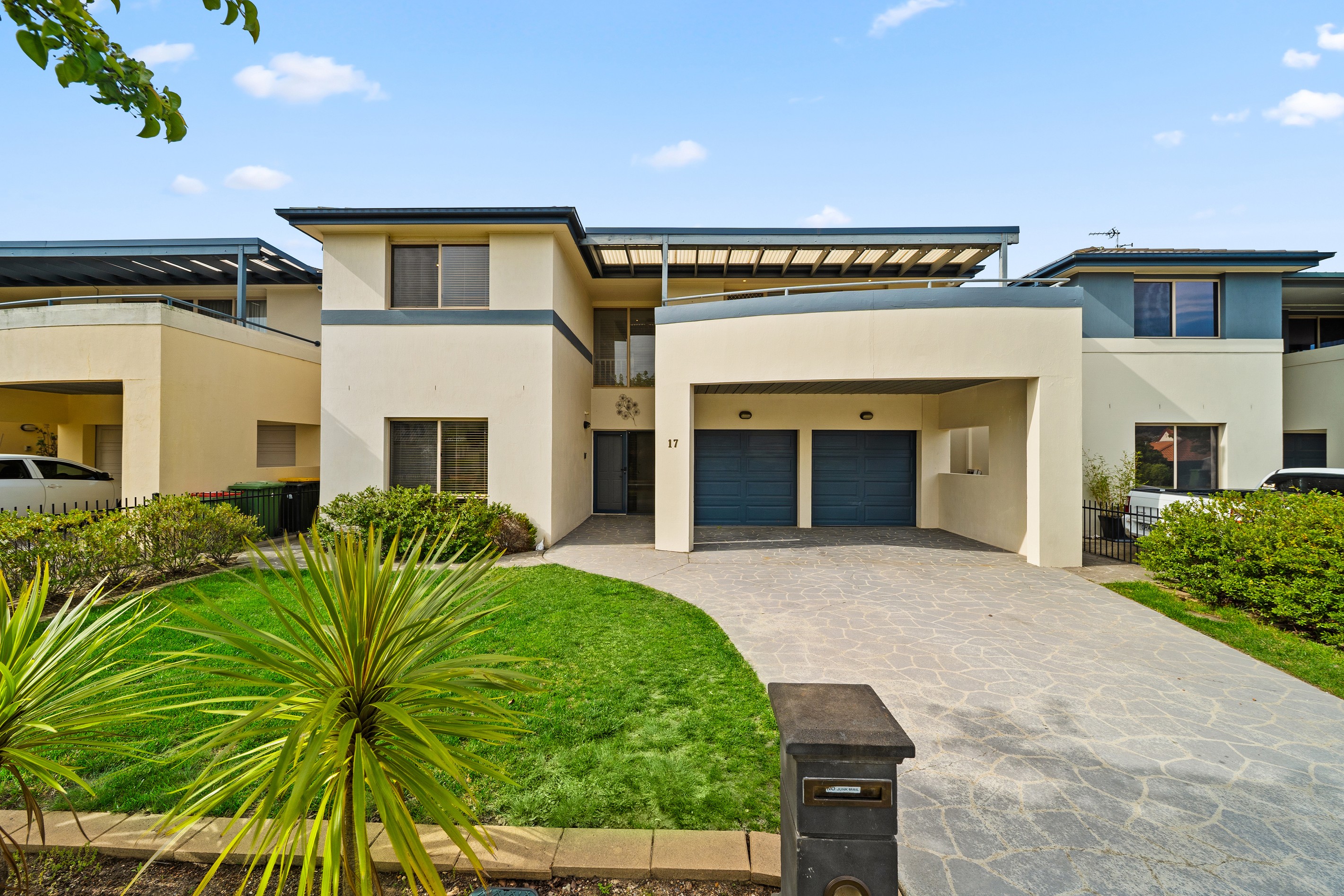 17 Bluestone Gardens, Jerrabomberra, NSW 2619