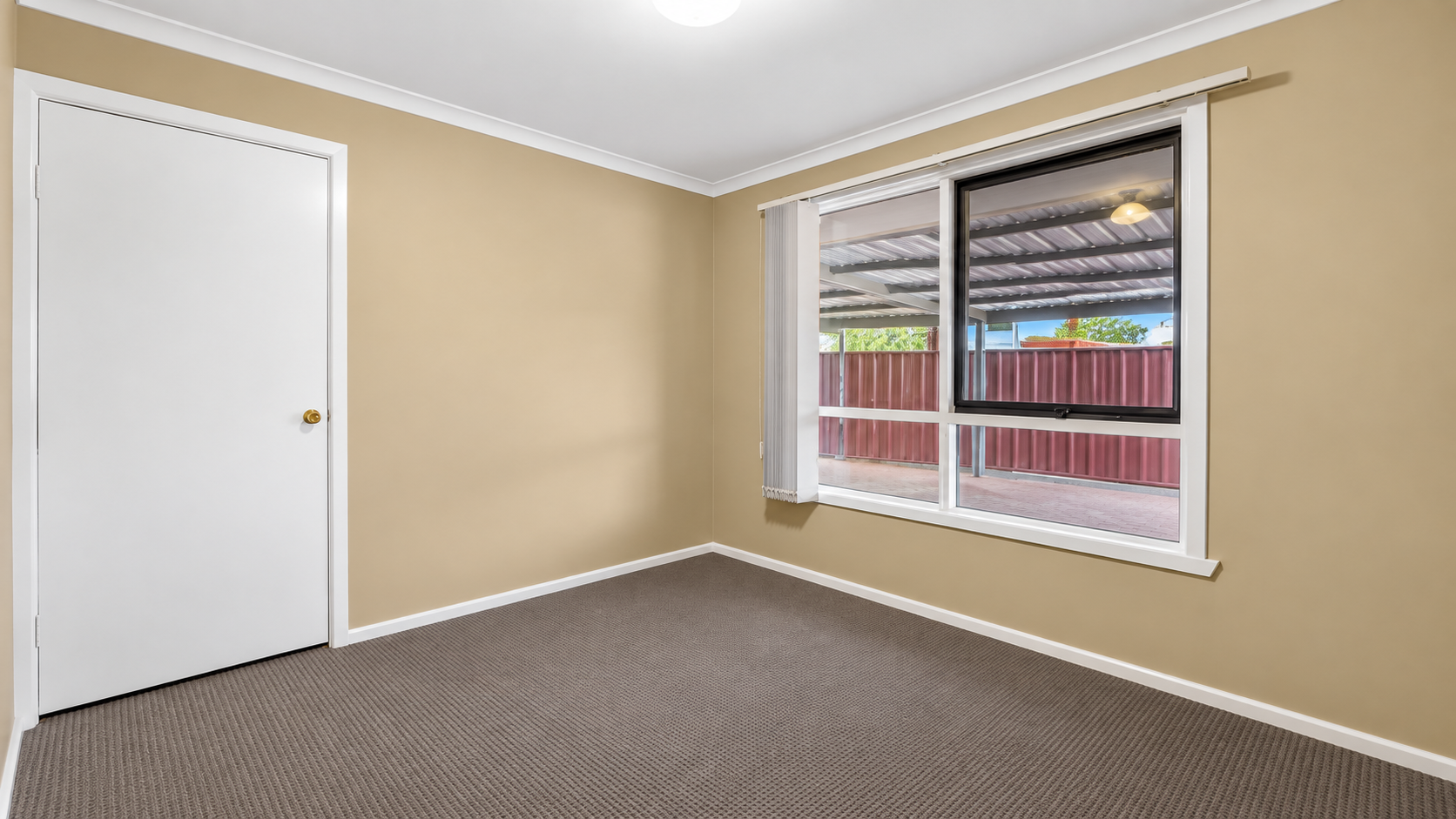 21 Stewart Crescent — photo 7 of 8