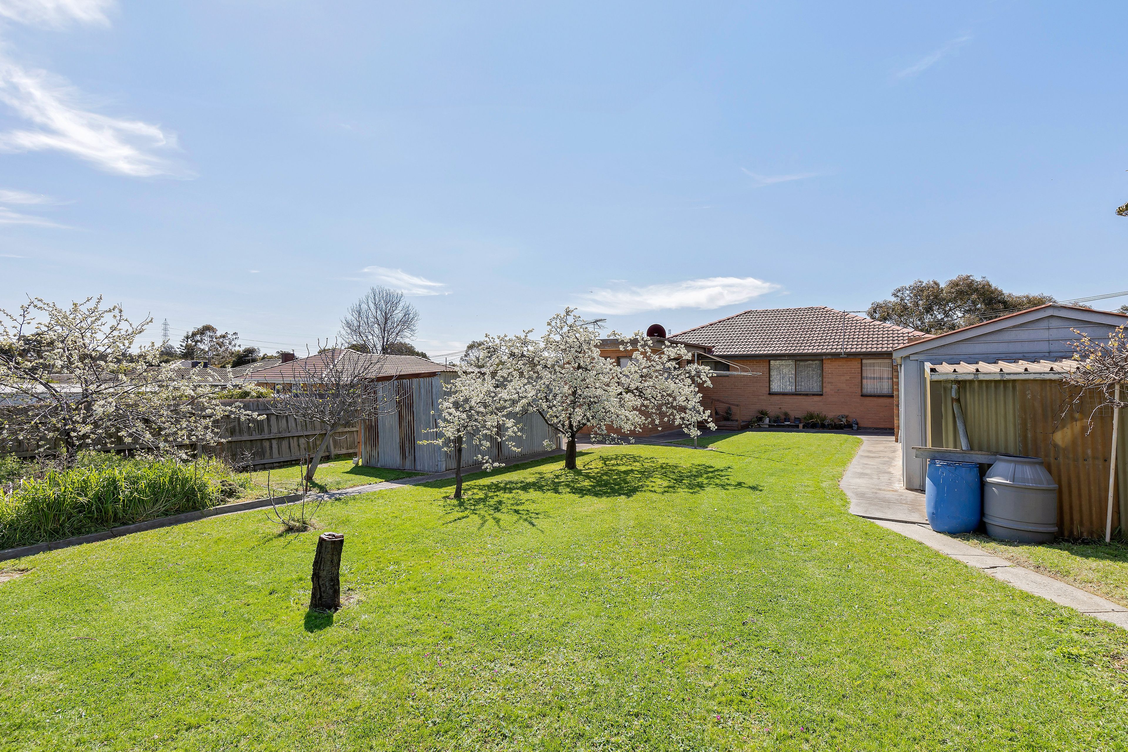17 Somerlayton Crescent — photo 14 of 18