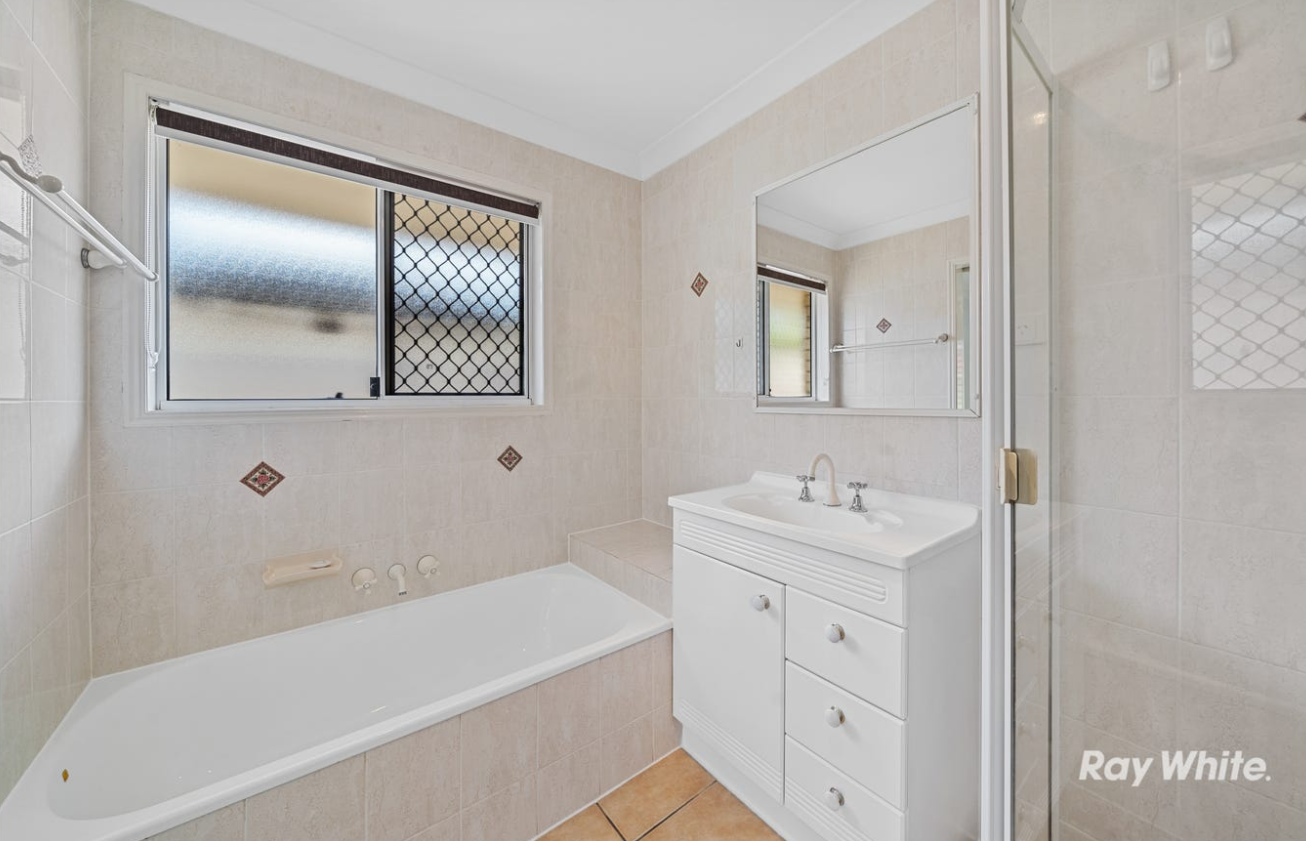 12 Haldham Crescent — photo 7 of 9