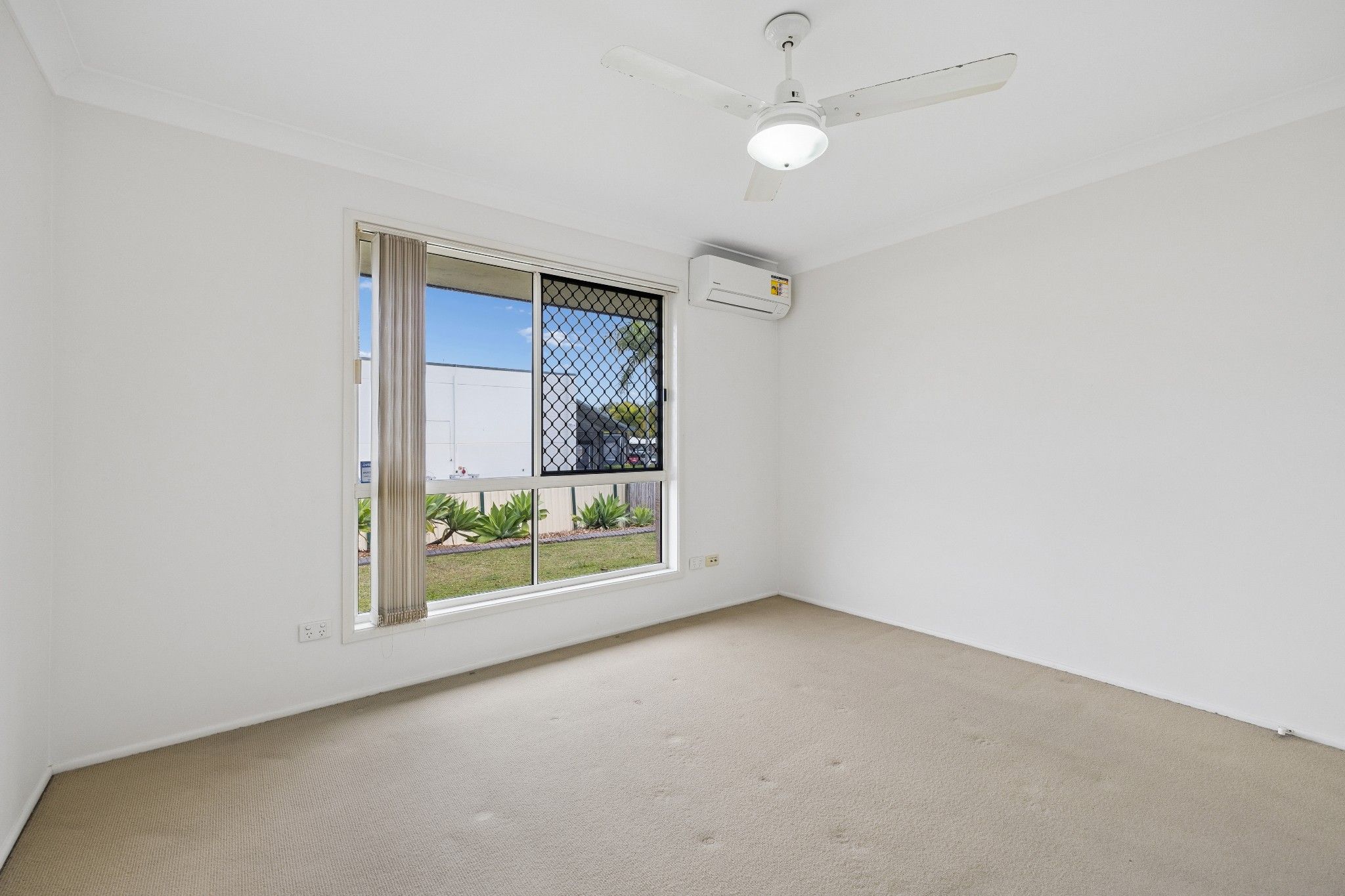 27 Calista Crescent — photo 12 of 19