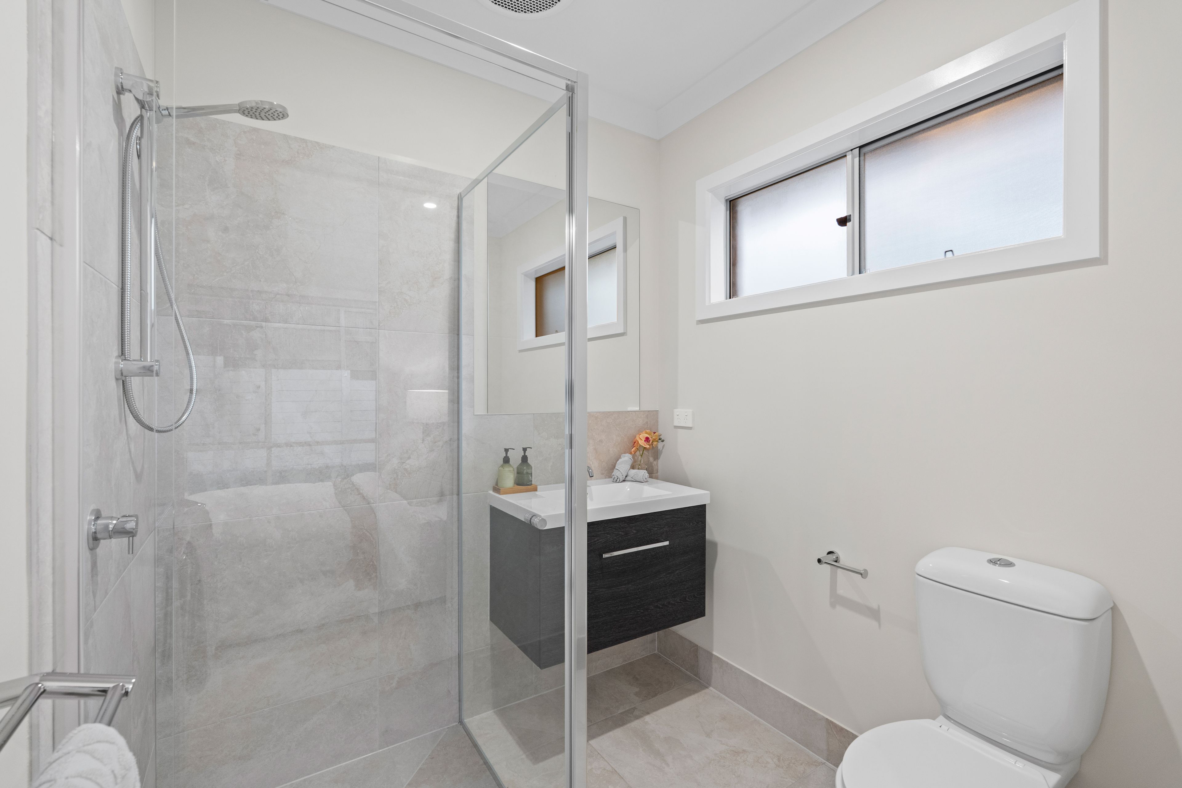 48 Suncrest Mews — photo 15 of 28