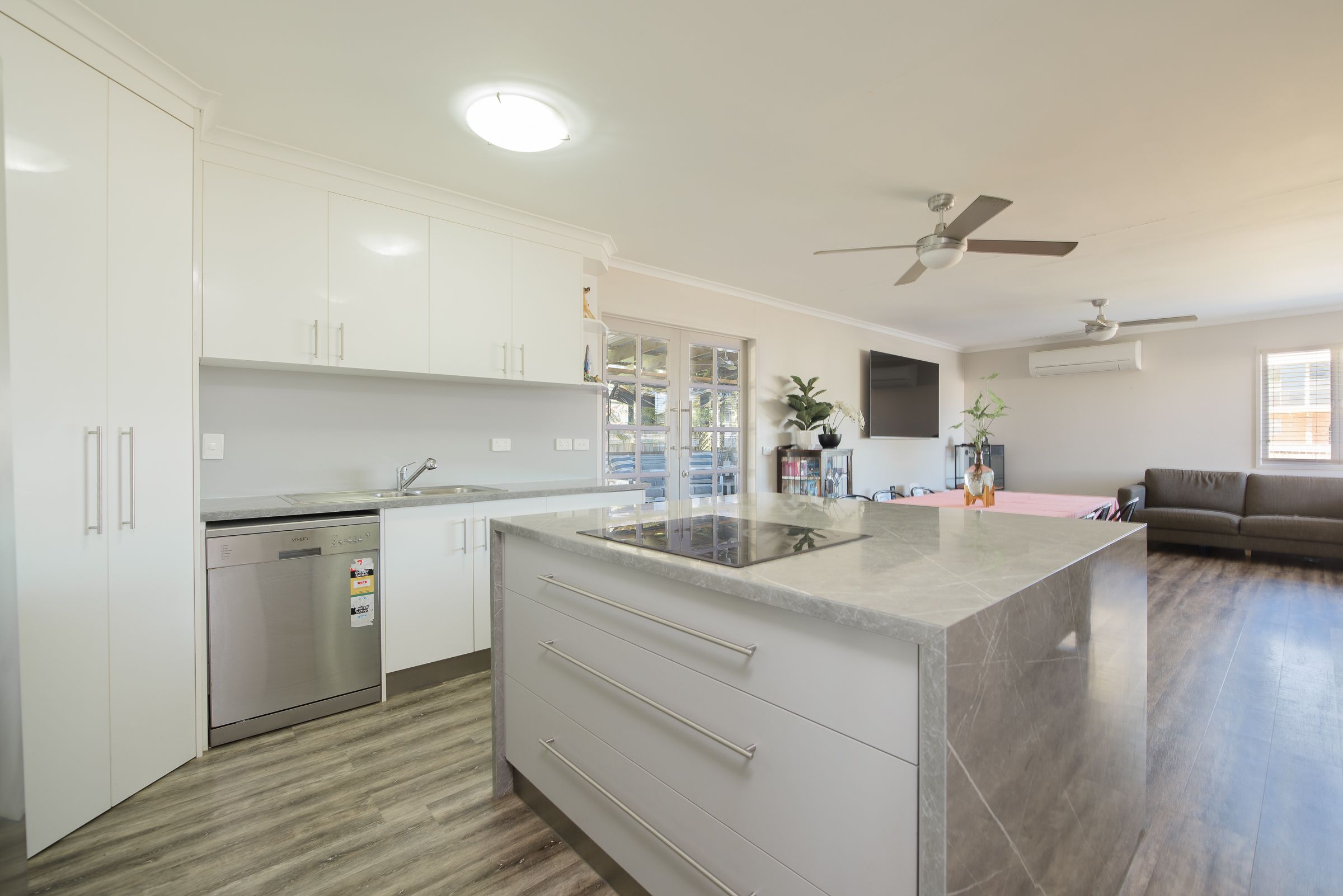 12 Smith Street, West Gladstone, QLD 4680