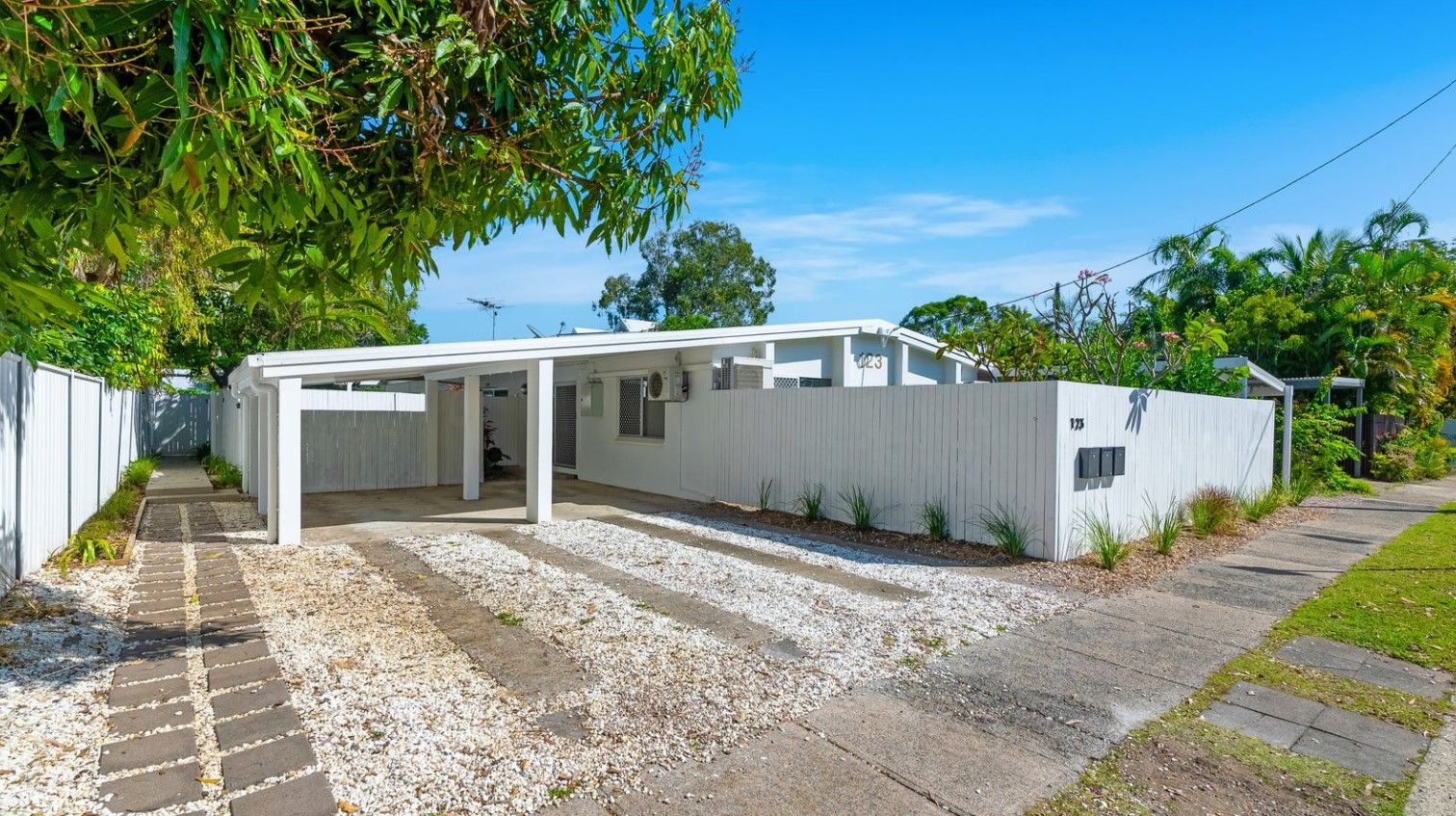 2/123 Oleander Street, Holloways Beach, QLD 4878