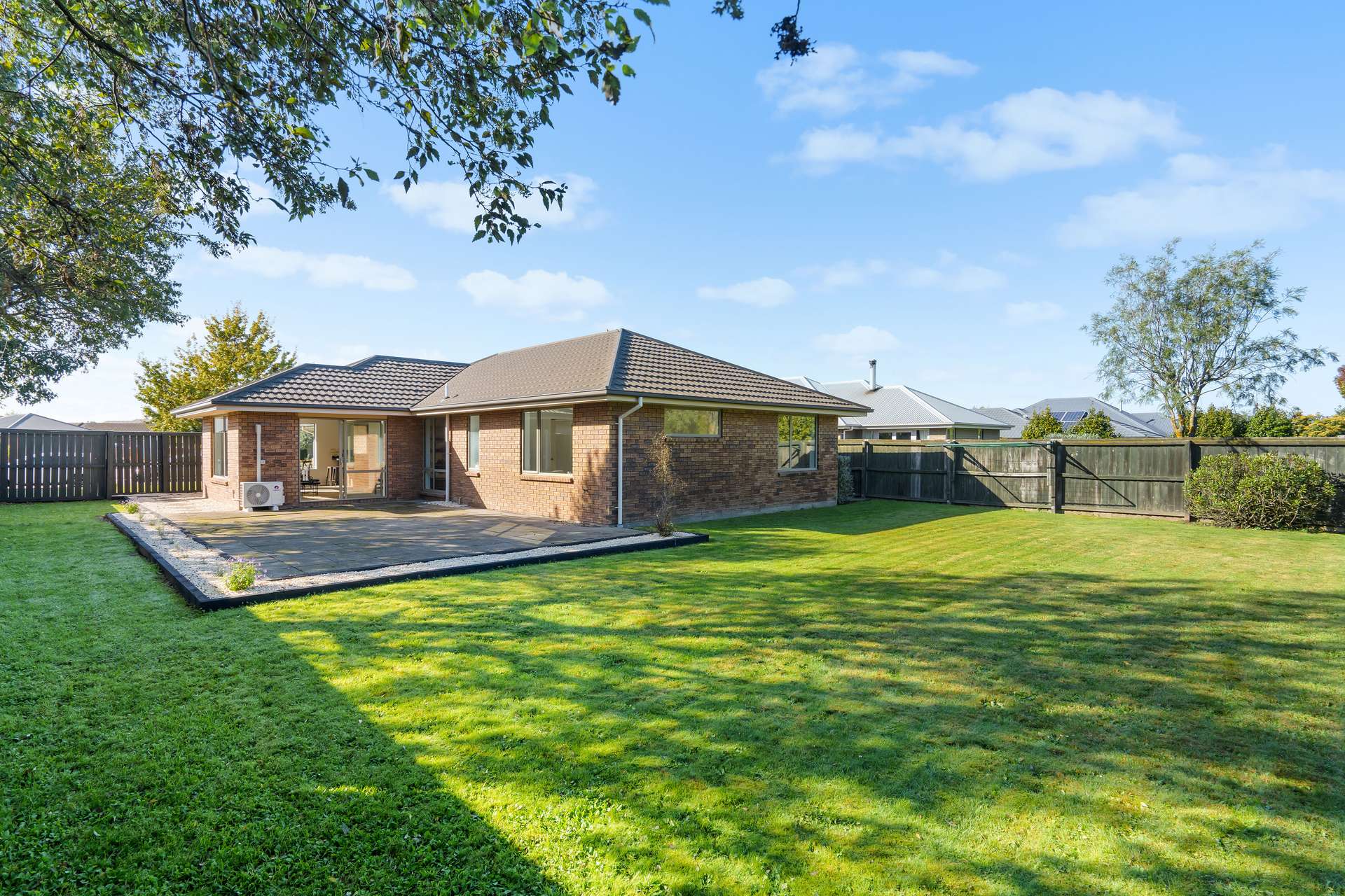 23 Overbury Crescent photo 17
