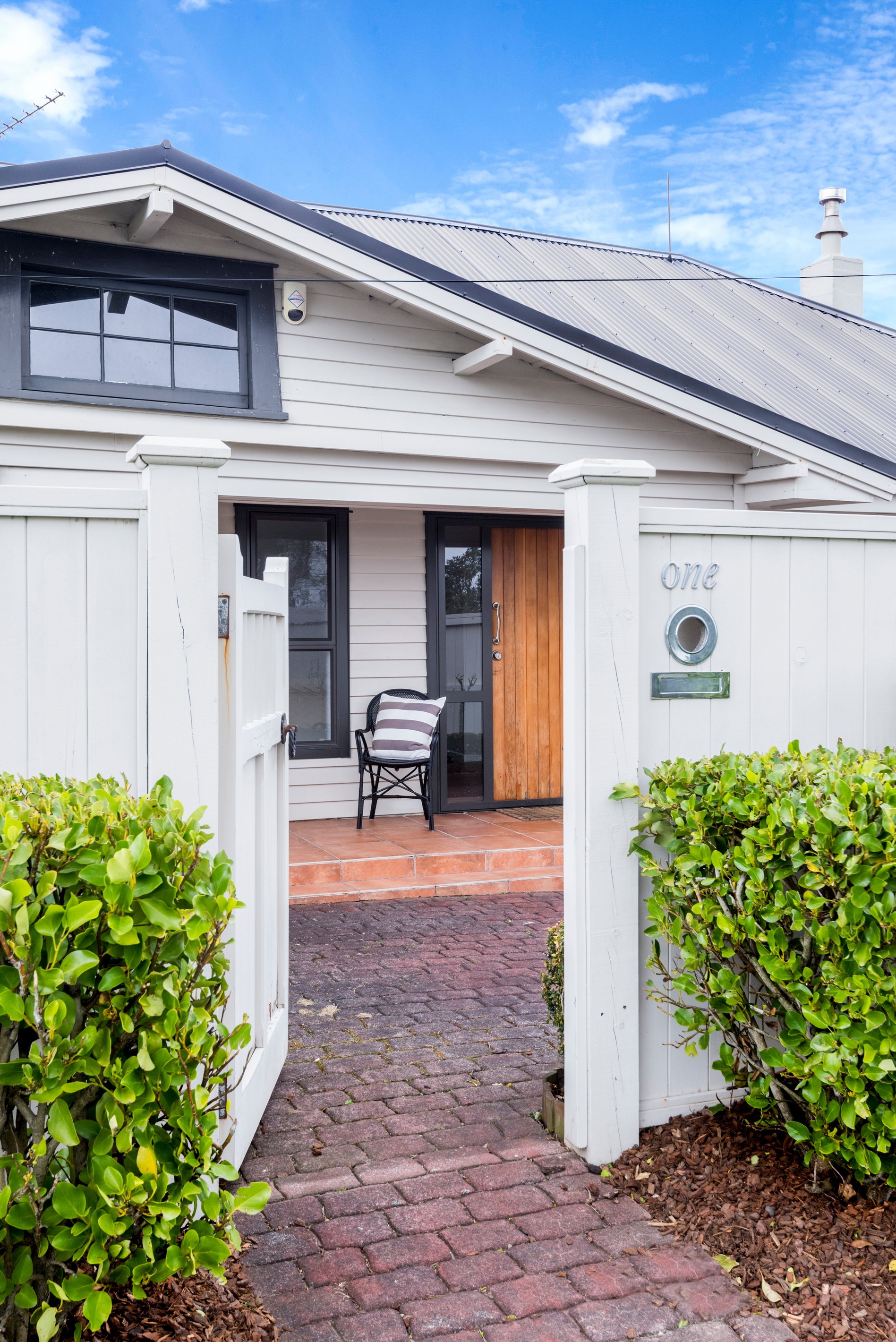 1/1 Paparoa Road, Cockle Bay, Manukau City