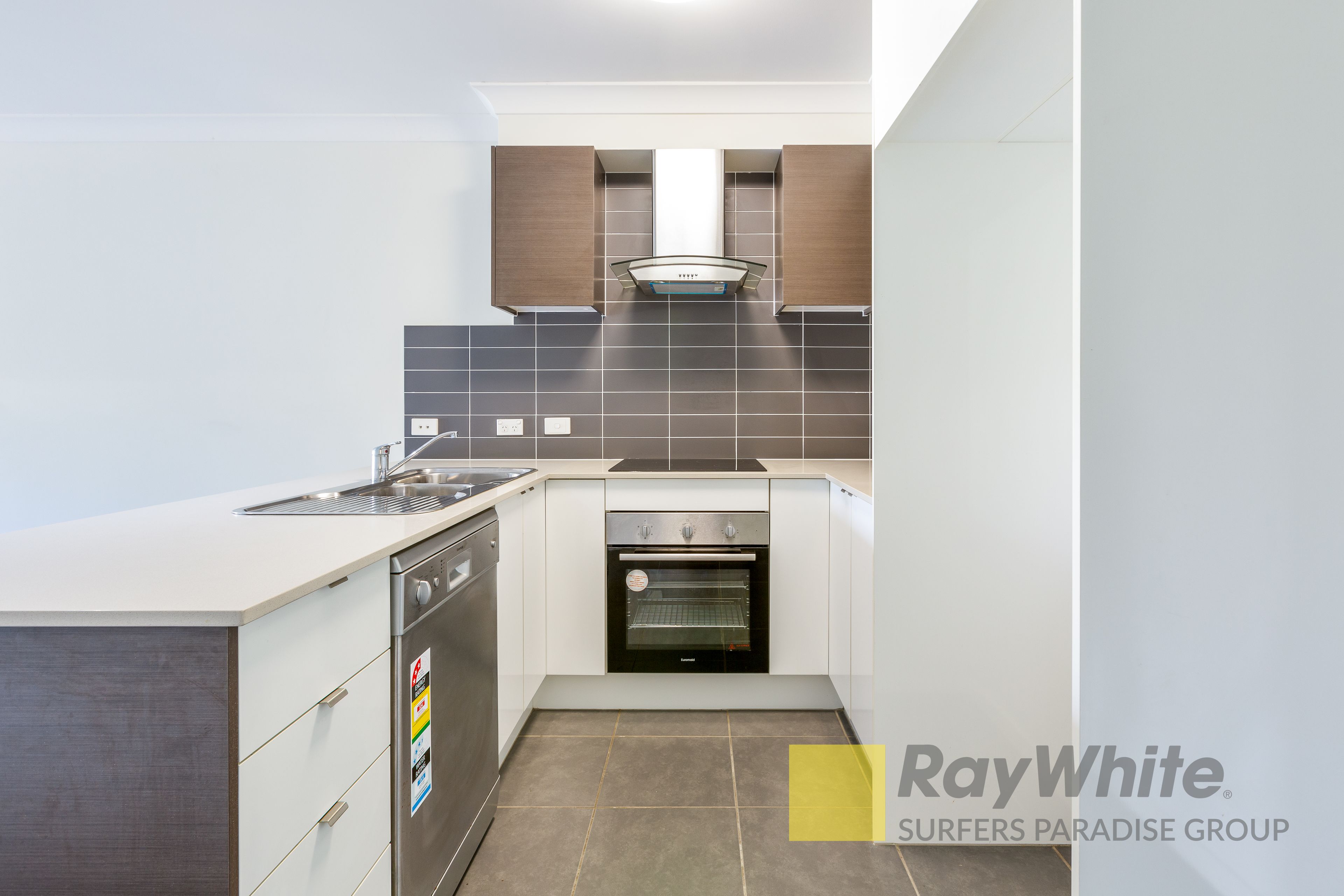 2/11 Pendragon Street, Raceview, QLD 4305