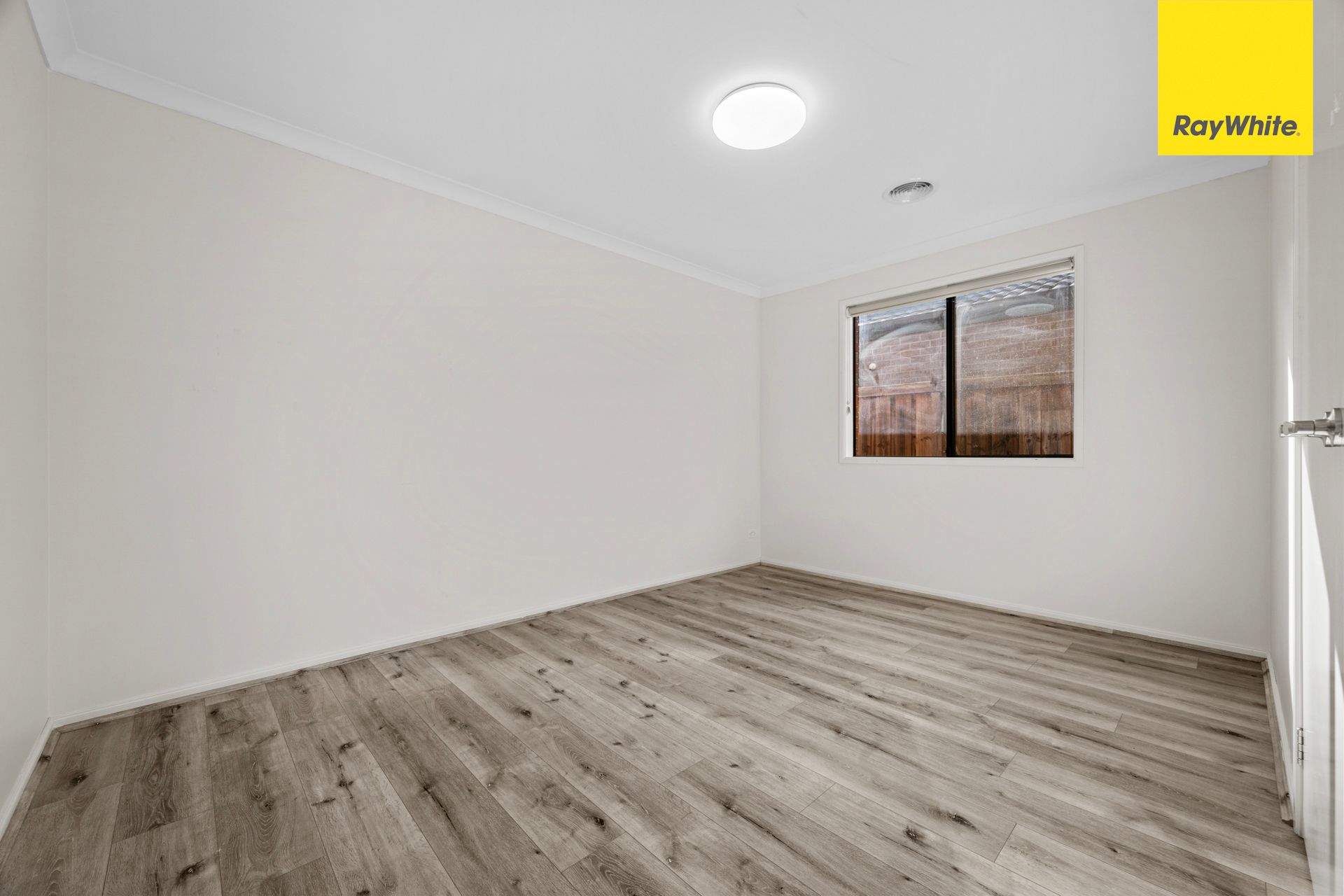15 Tetbury Avenue — photo 10 of 16
