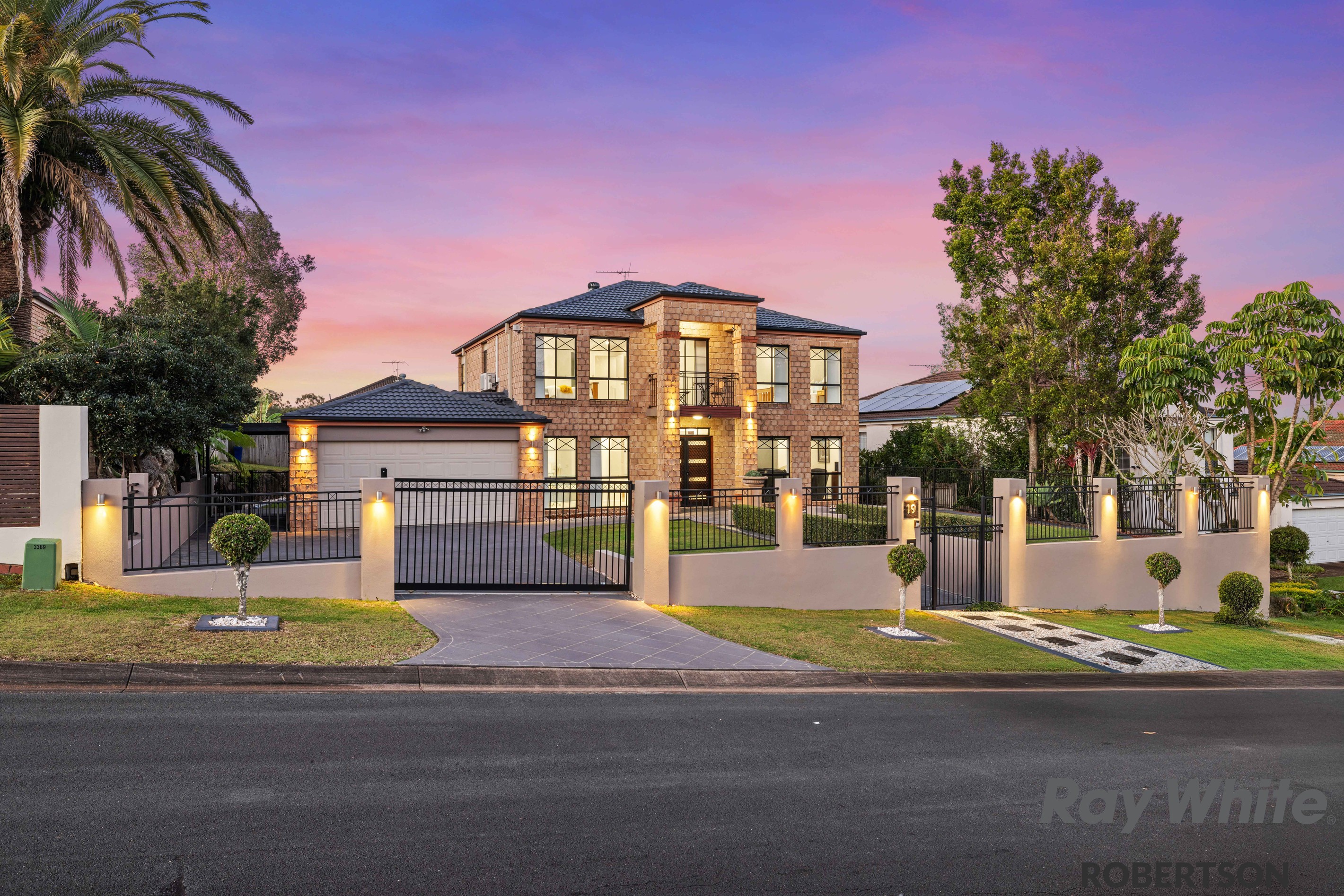 19 Regency Place, Stretton, QLD 4116