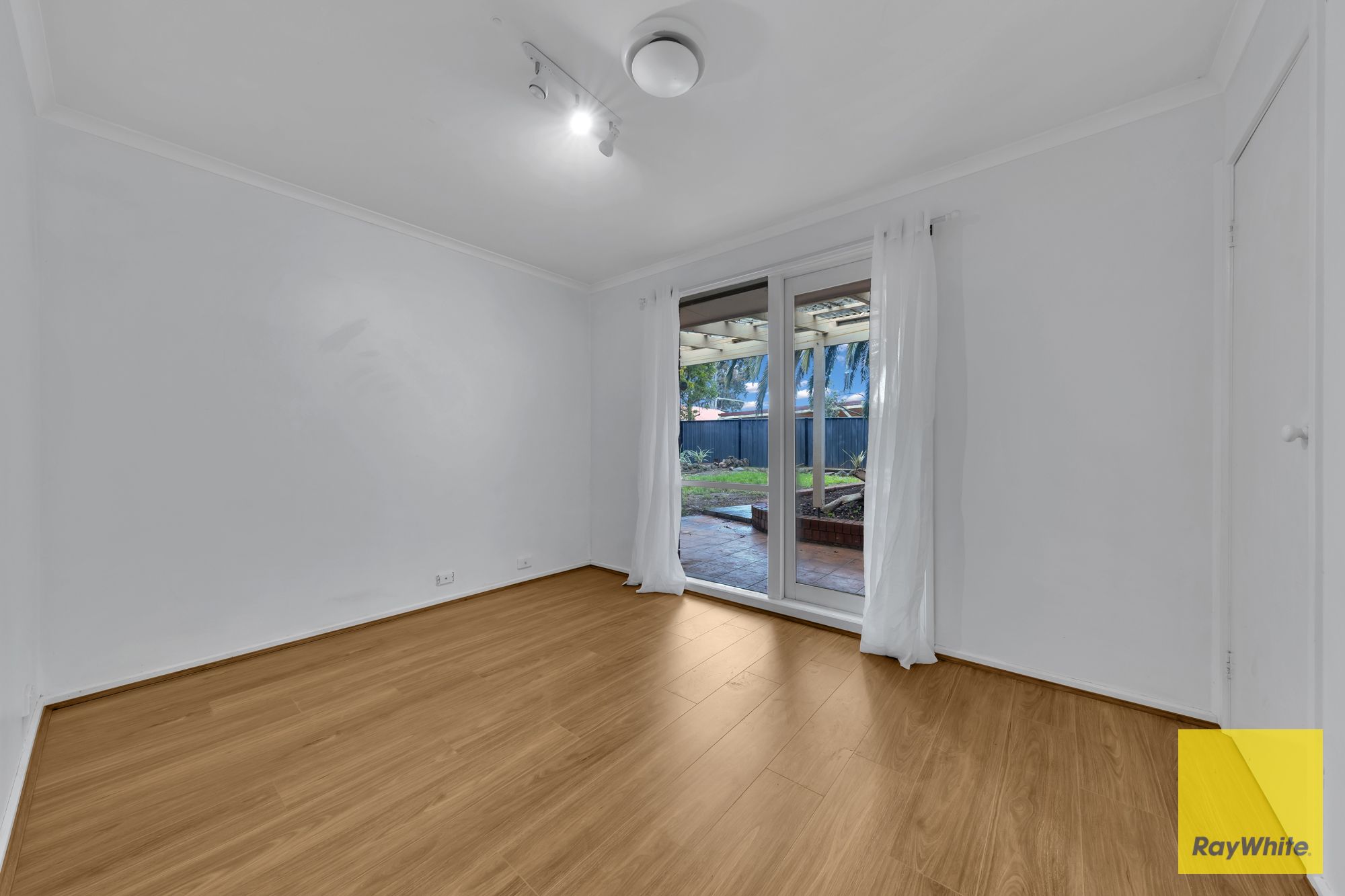 13 Tanilba Street — photo 8 of 11