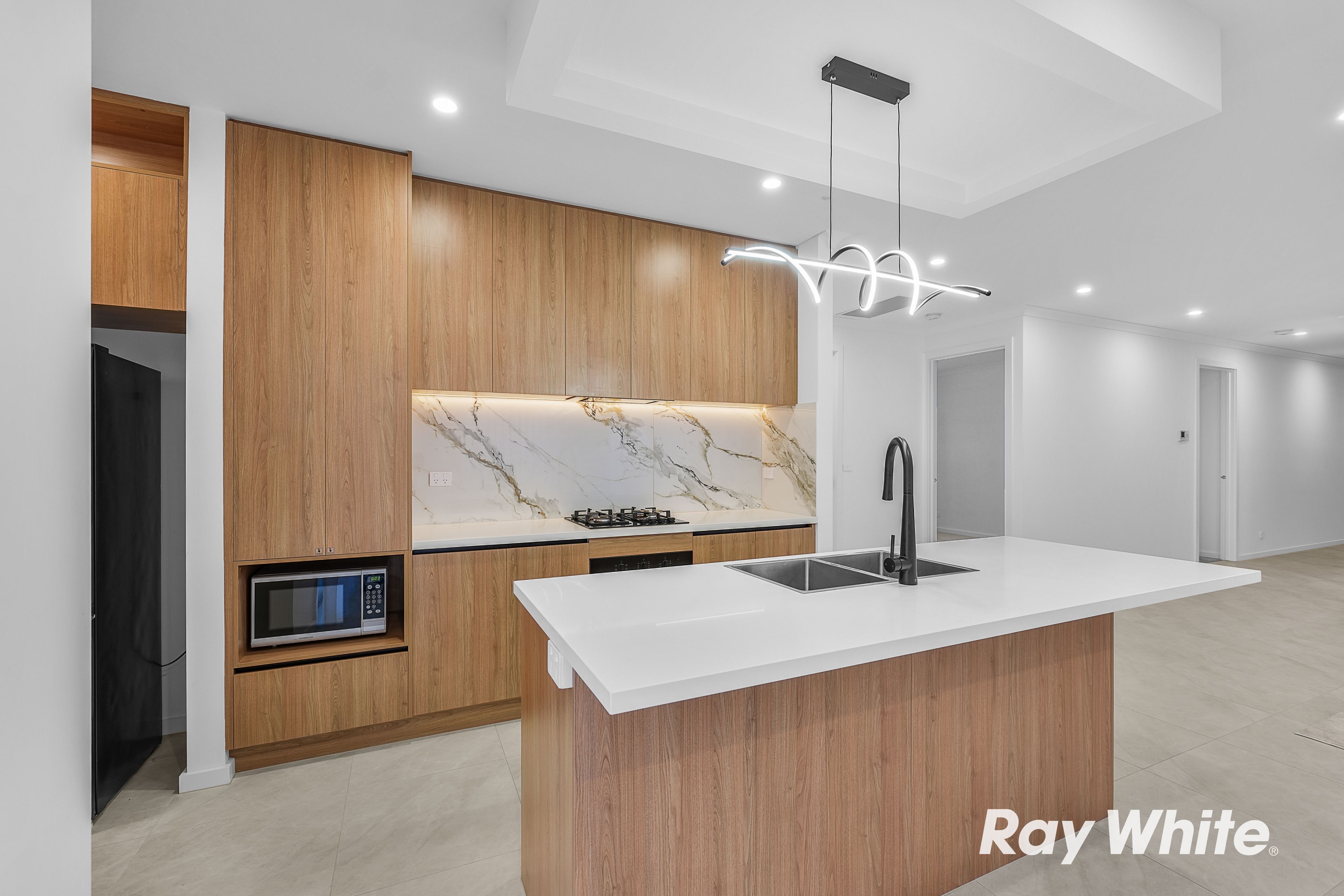 8 Columbus Road — photo 5 of 19