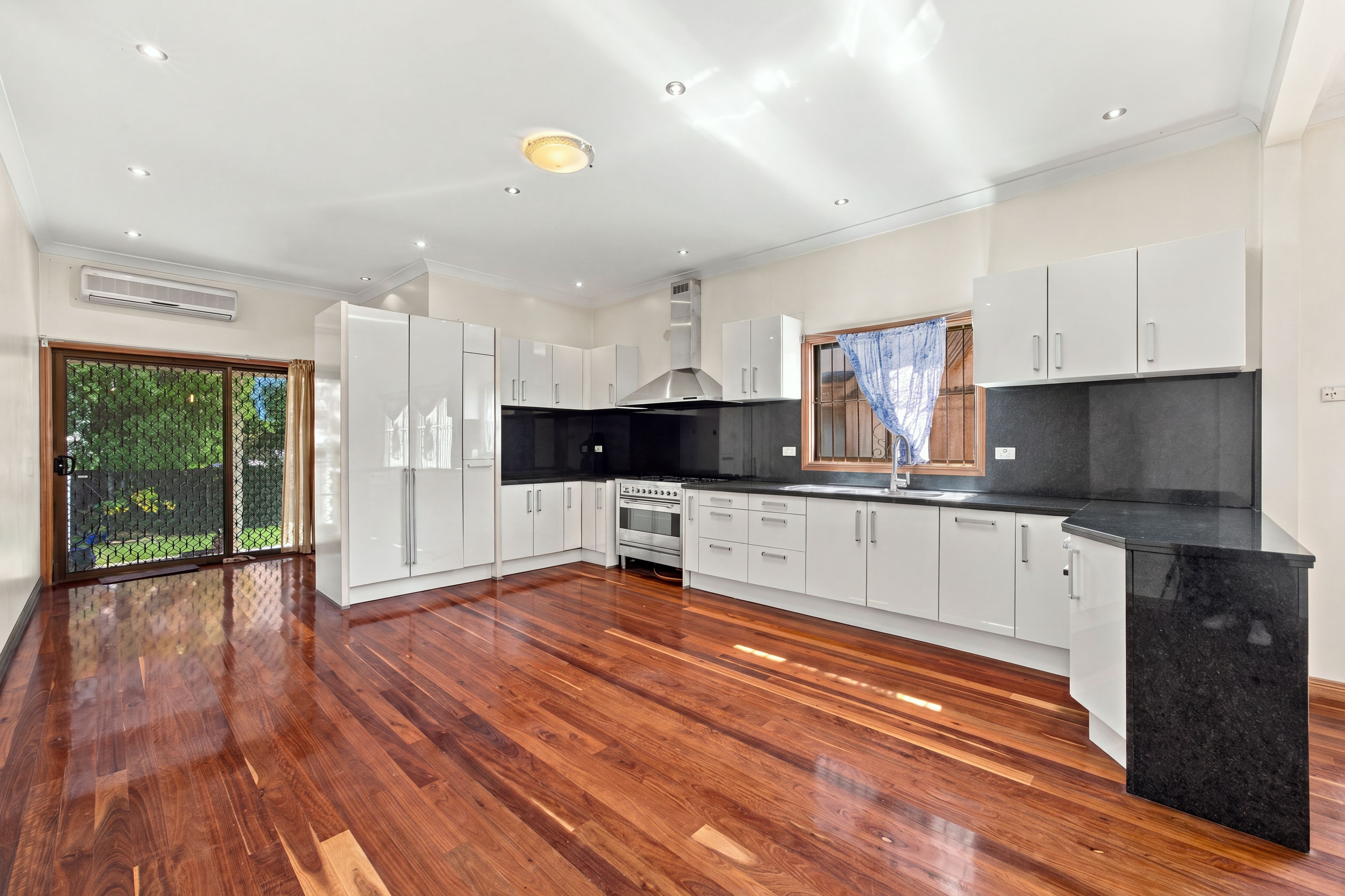 27 Victoria Road — photo 3 of 19