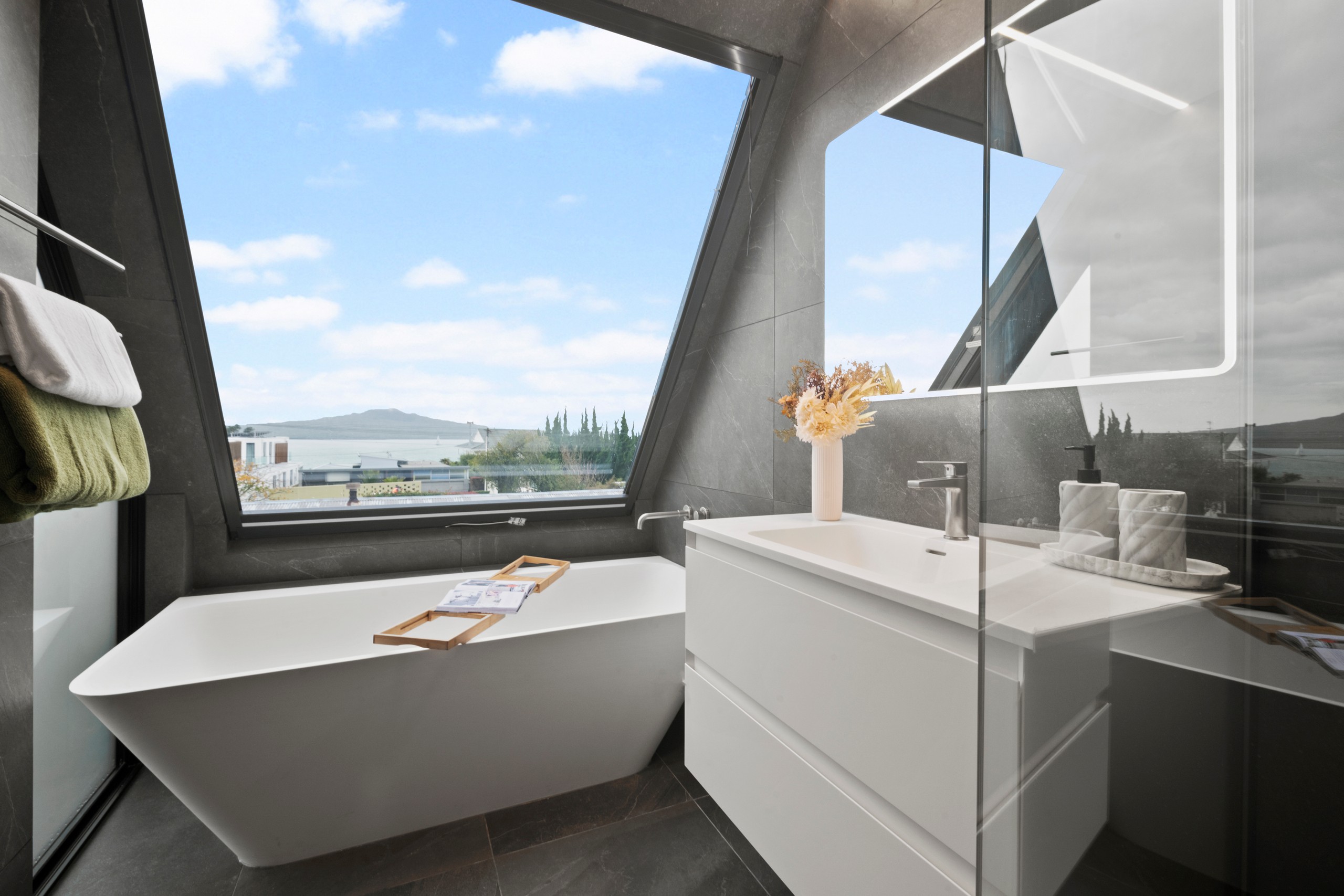 48C Merani Street, Belmont, North Shore City