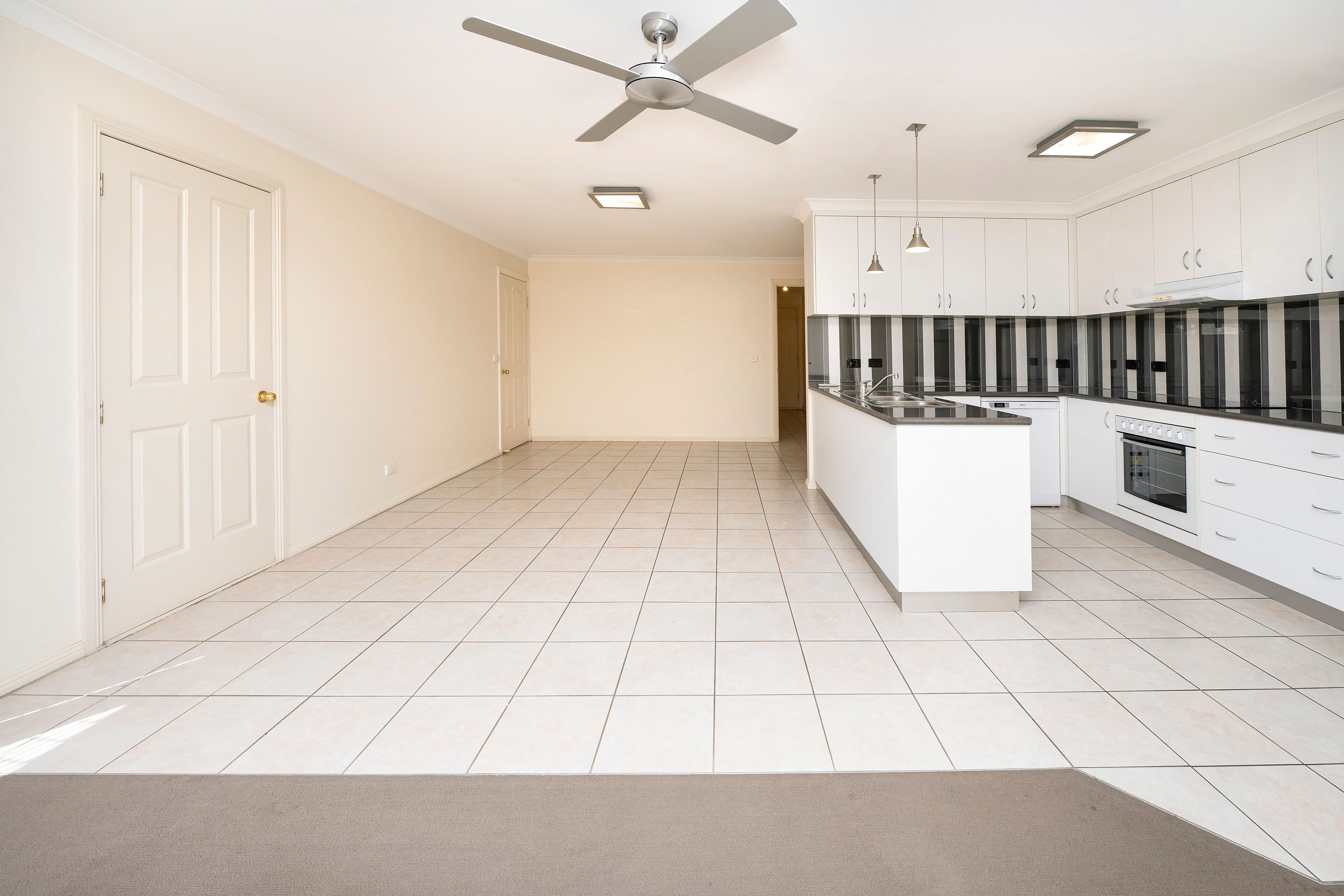 2/131 Stradbroke Avenue — photo 5 of 16