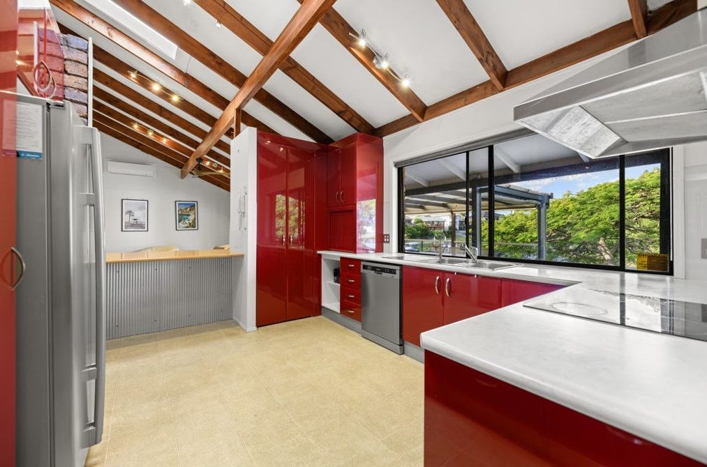 1 Glenbrook Avenue, Benowa, QLD 4217