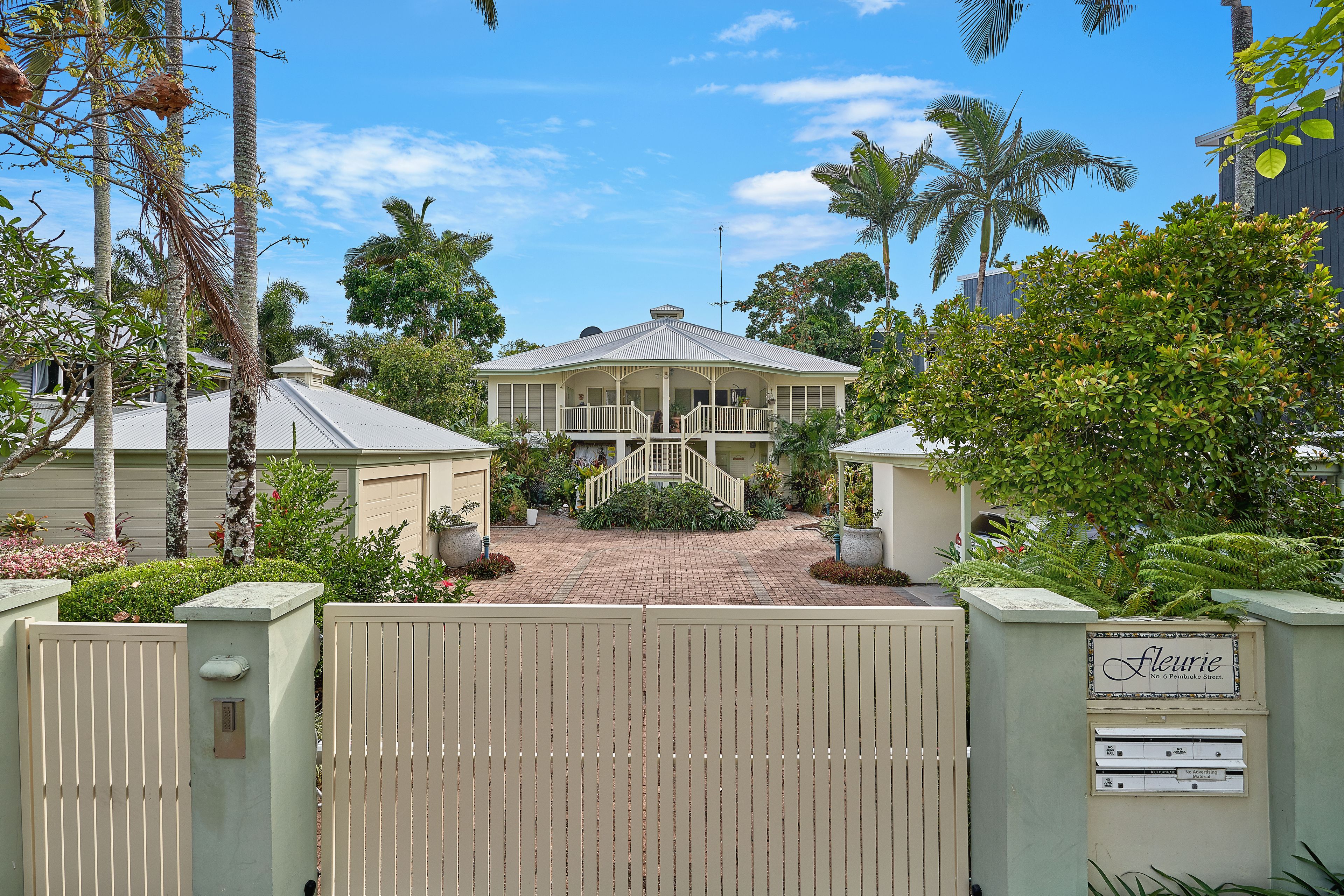 6 Pembroke Street, Parramatta Park QLD 4870