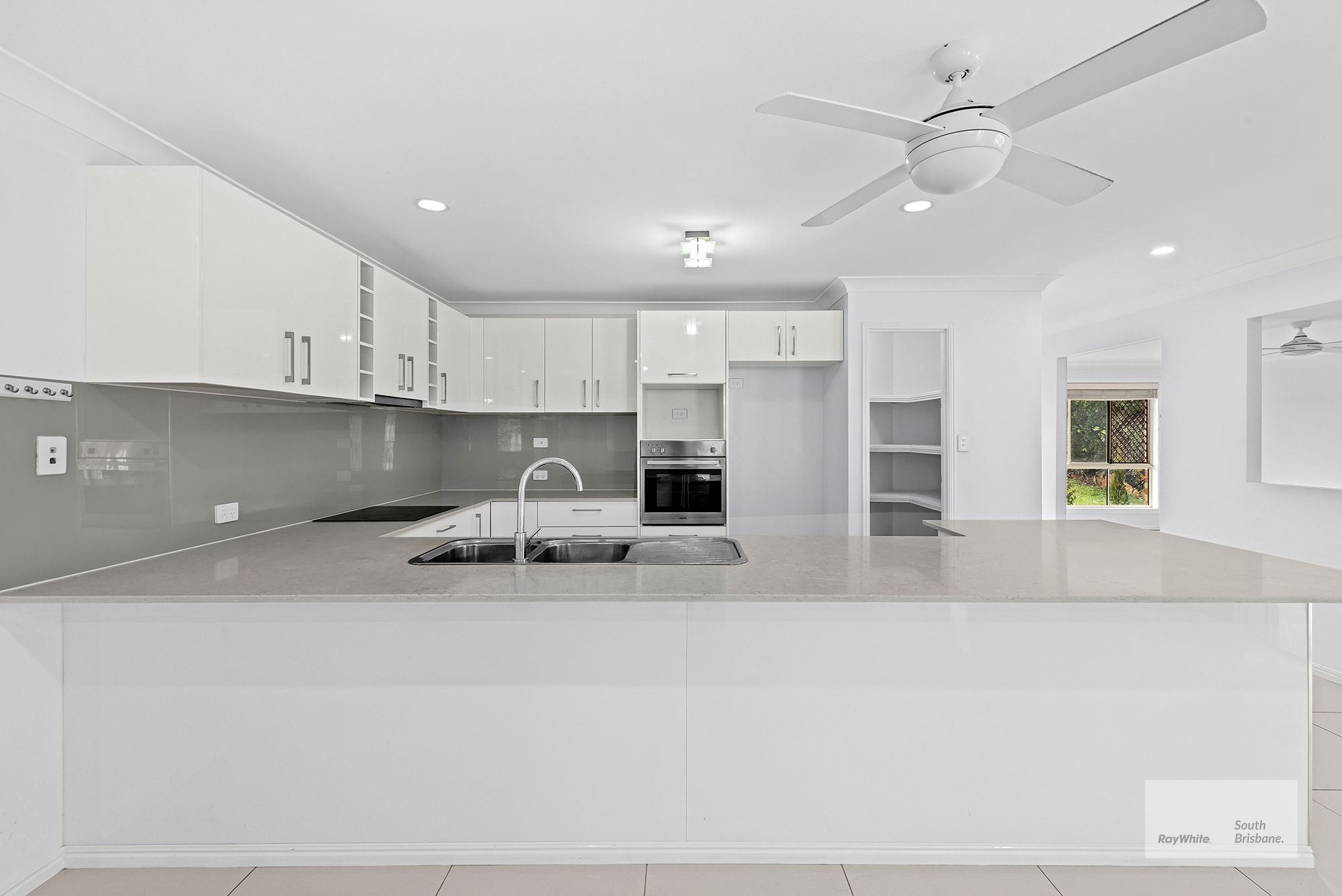 34 Fairmont Crescent — photo 4 of 14