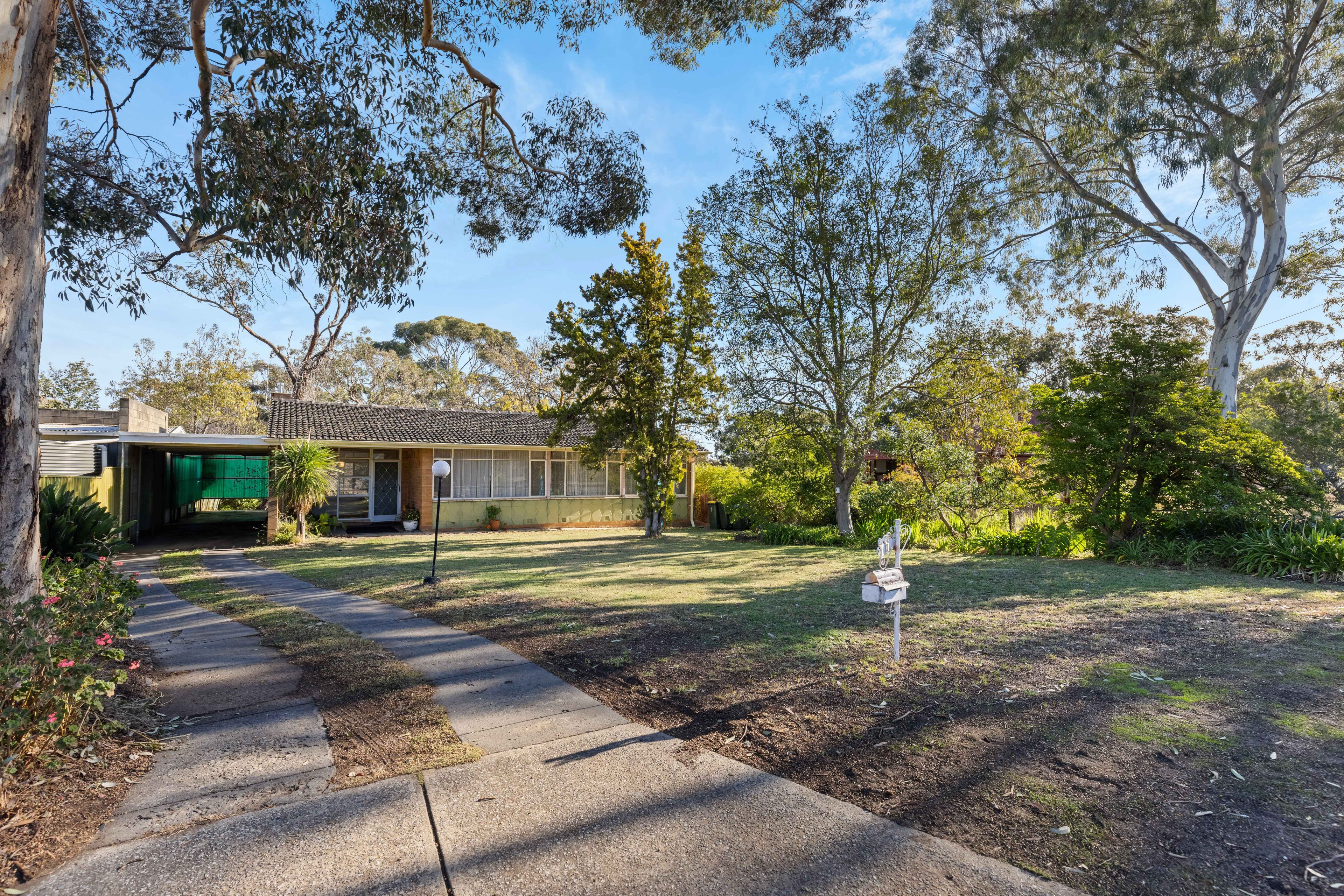 1 Parham Road, Eden Hills SA 5050