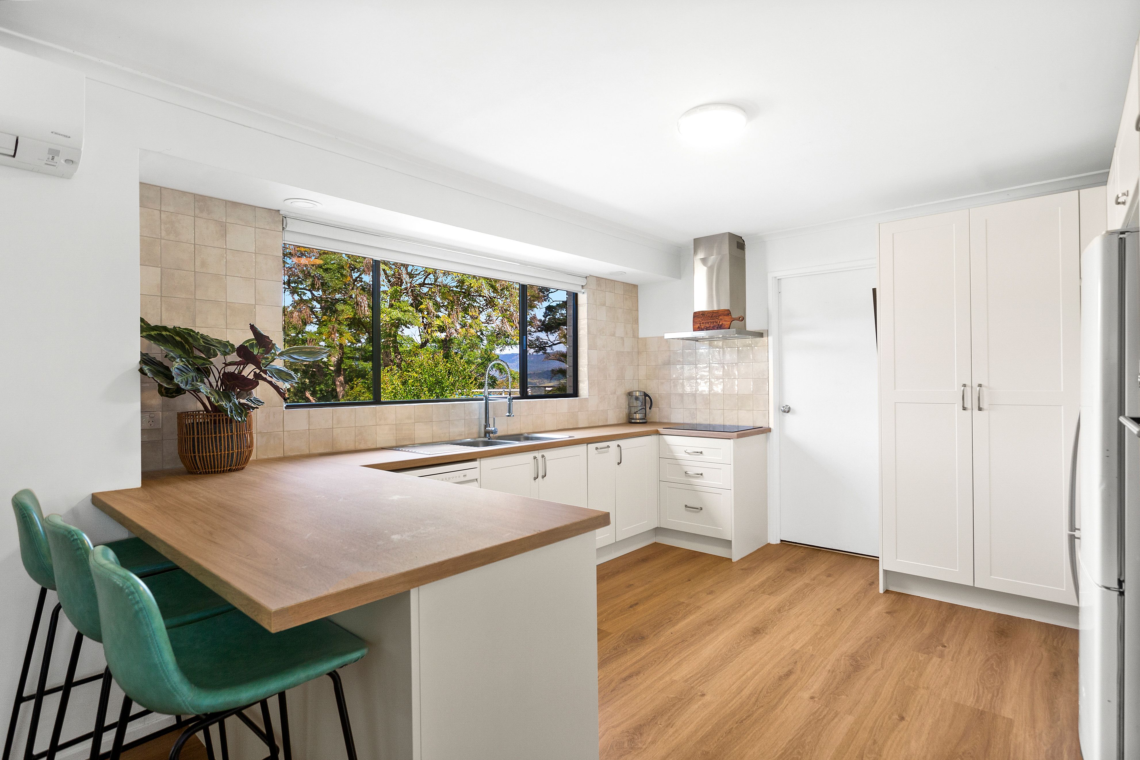 60 Crest Road — photo 3 of 12