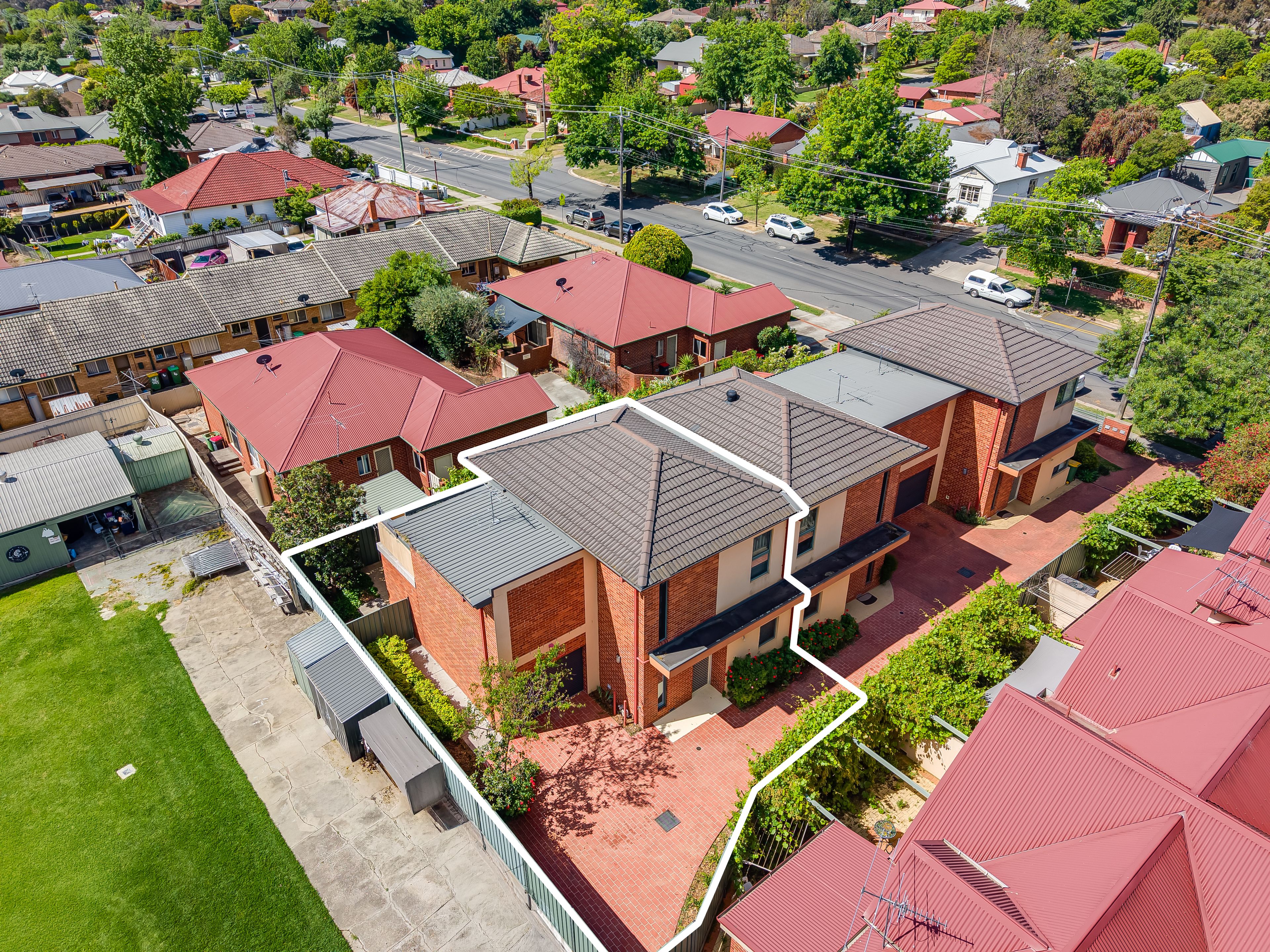 3/539 Schubach Street — photo from Ray White Albury Central