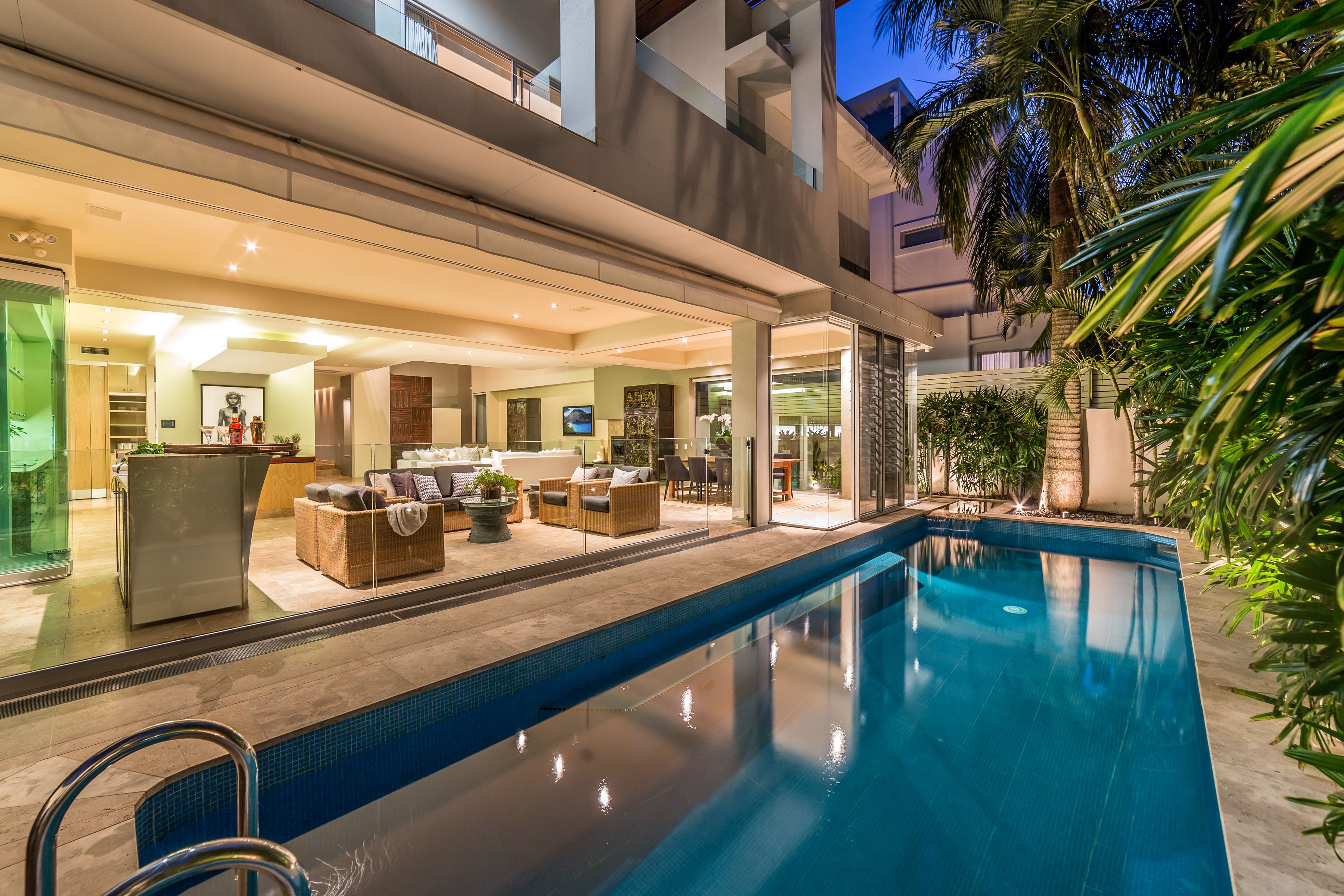 57 Woodroffe Avenue, Main Beach QLD 4217