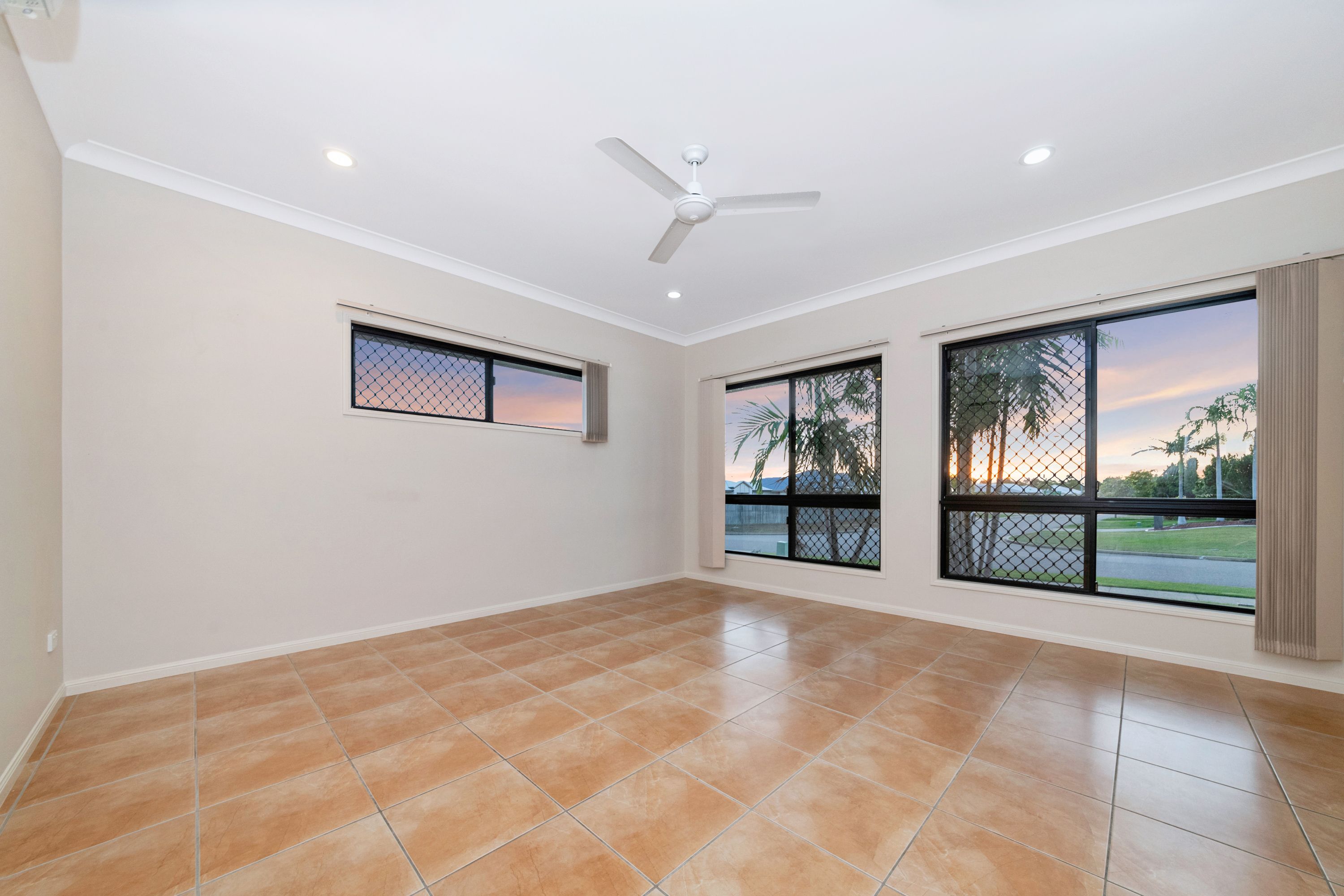 17 Franklin Drive, Mount Louisa, QLD 4814