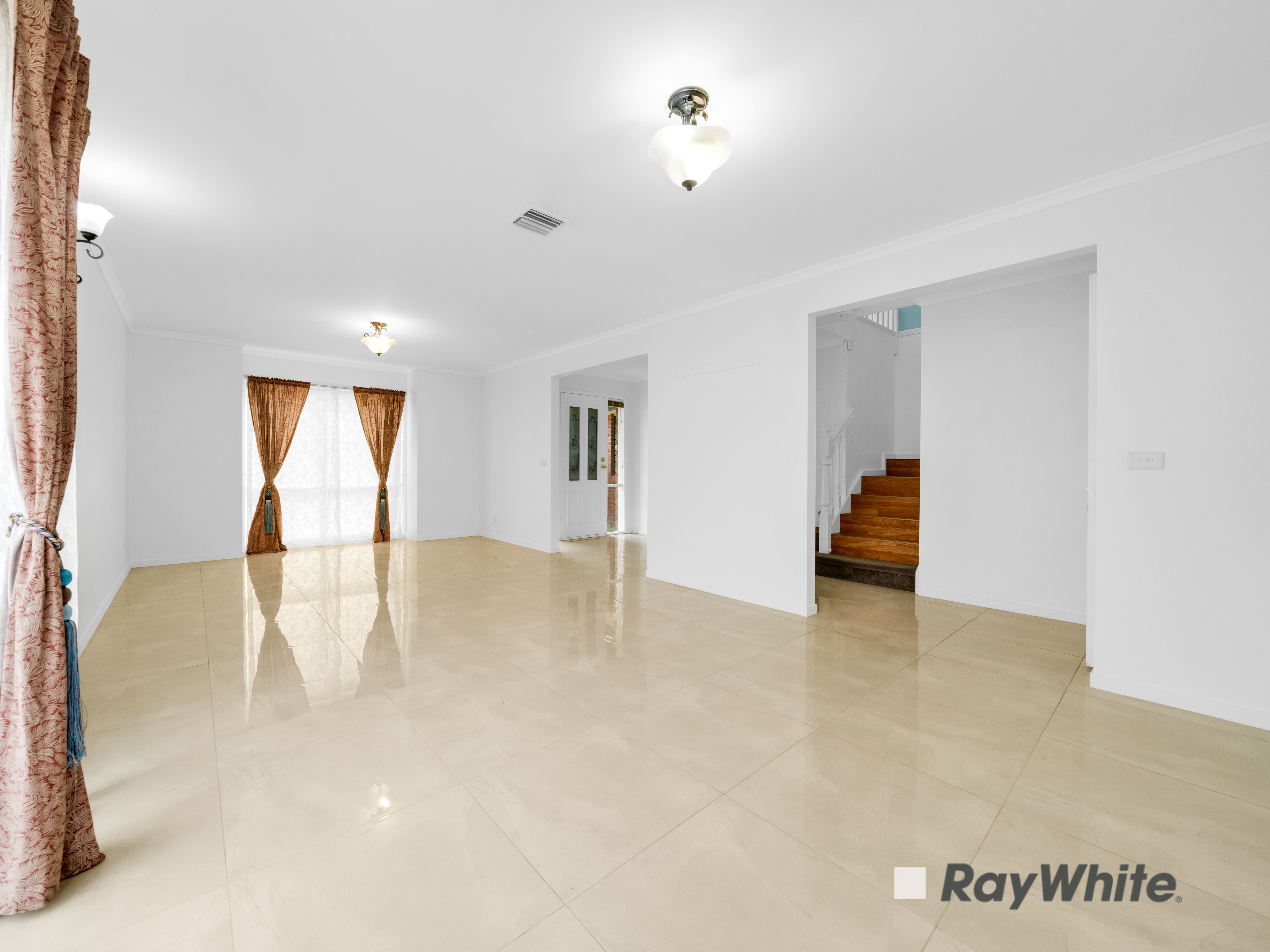 19 Highland Crescent — photo 8 of 21