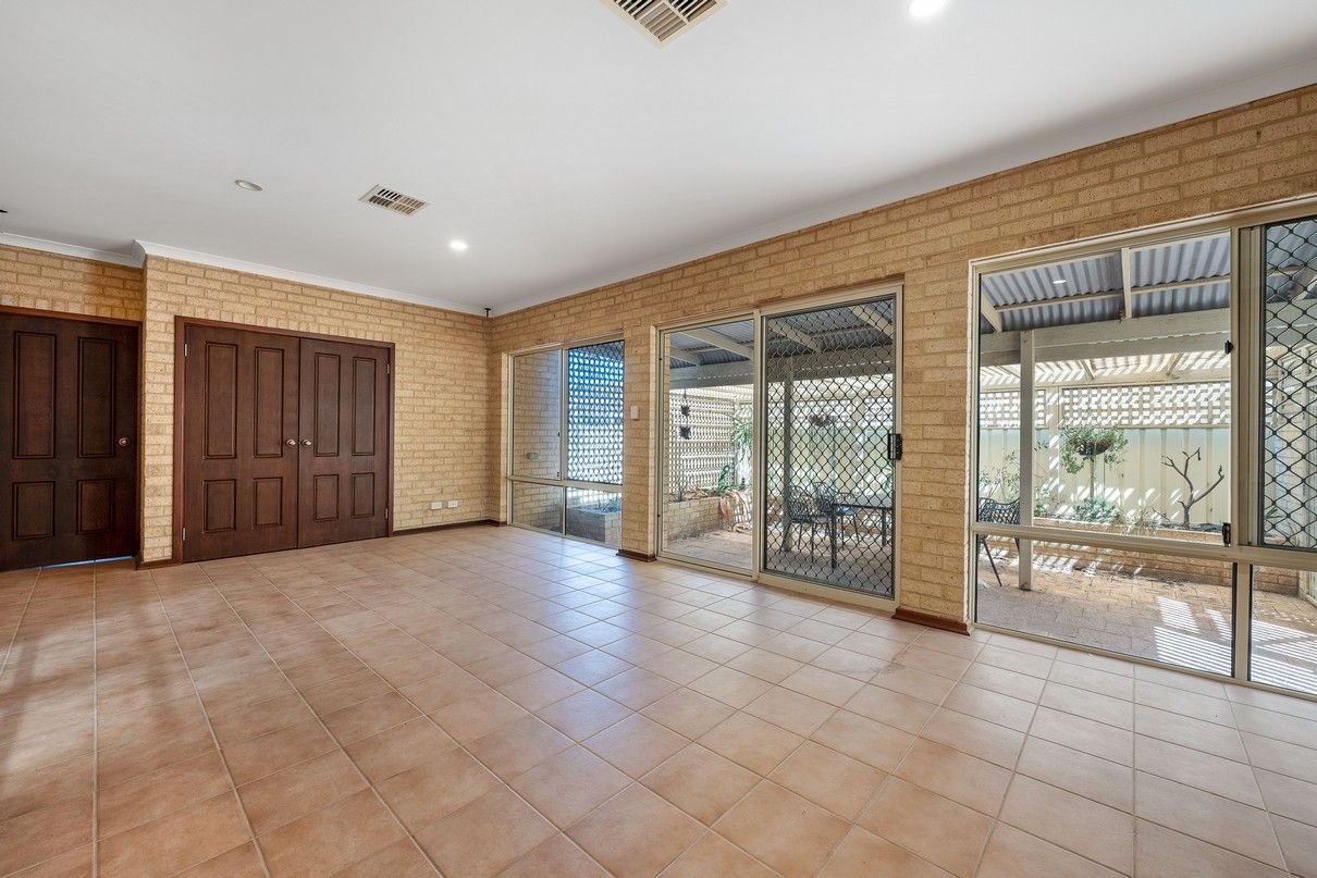 21 Broadbank Lane, Beachlands, WA 6530