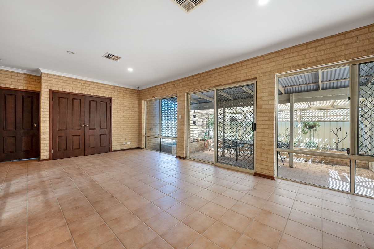 21 Broadbank Lane, Beachlands, WA 6530