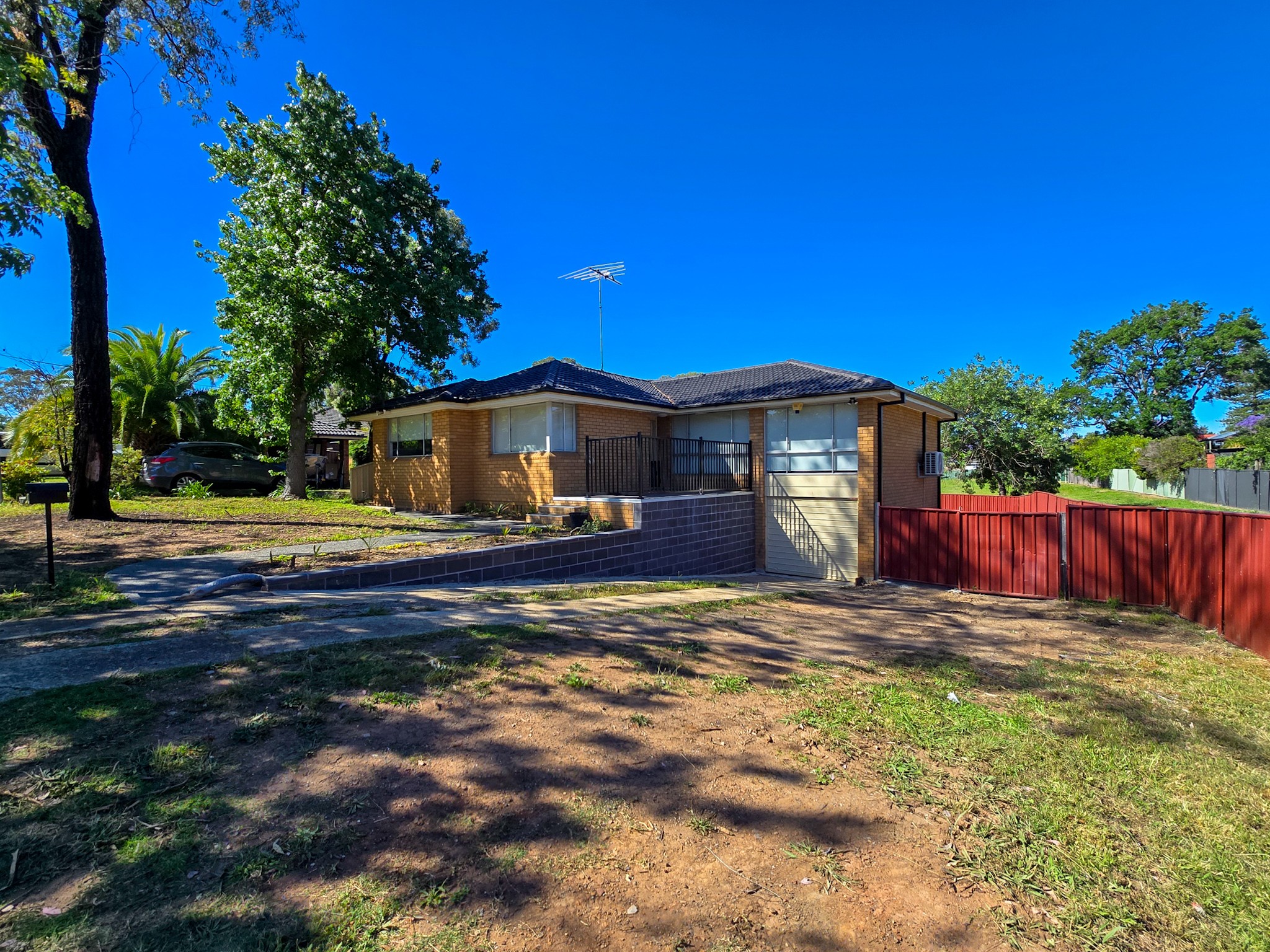 1 Valinda Crescent, Campbelltown, NSW 2560