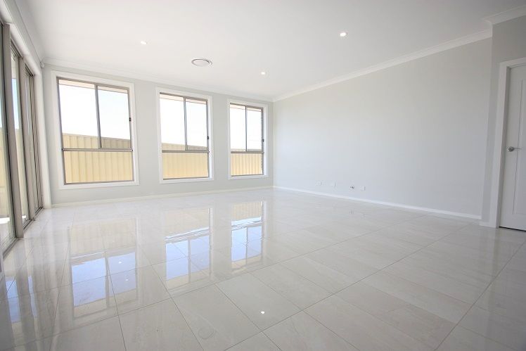 44 Hinton Loop, Oran Park, NSW 2570