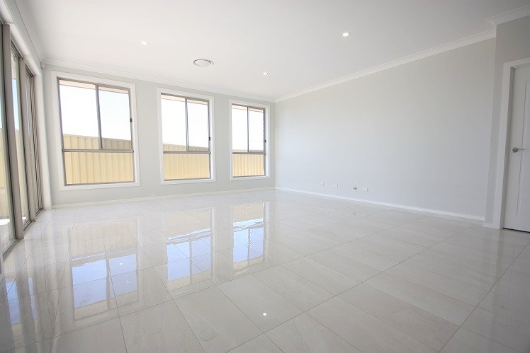44 Hinton Loop, Oran Park, NSW 2570