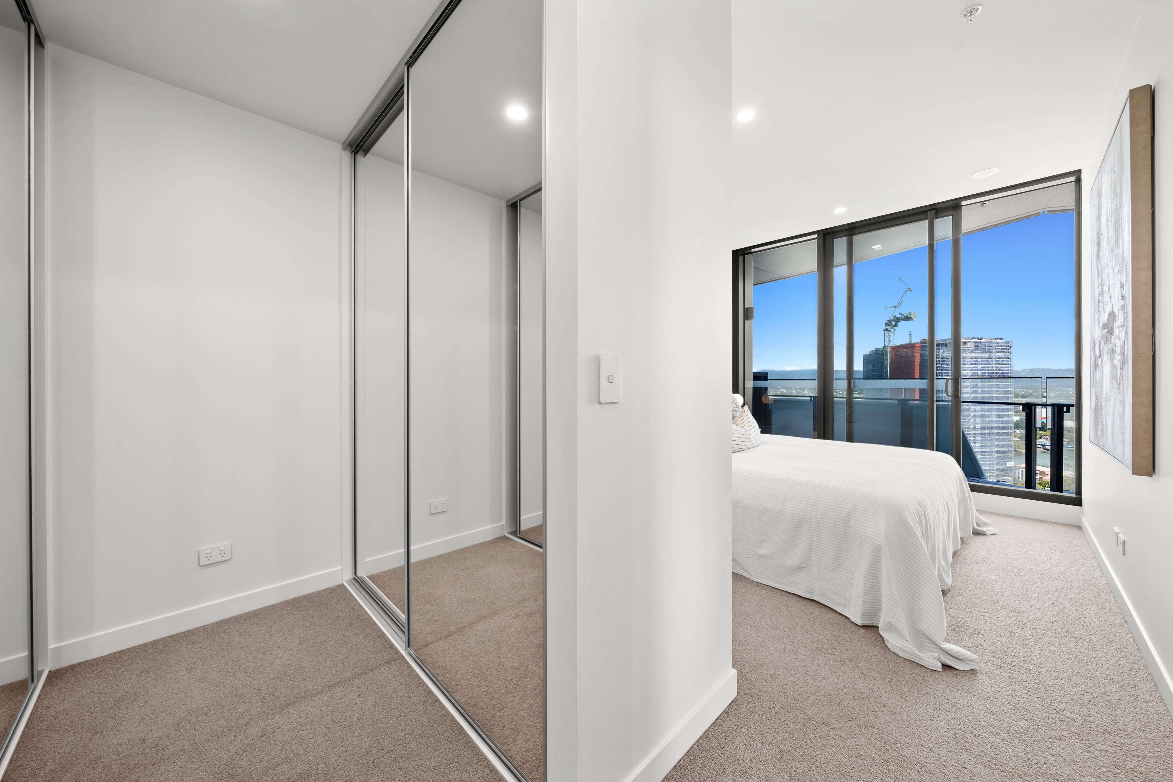 1801/42 Stanhill Drive — photo 13 of 29