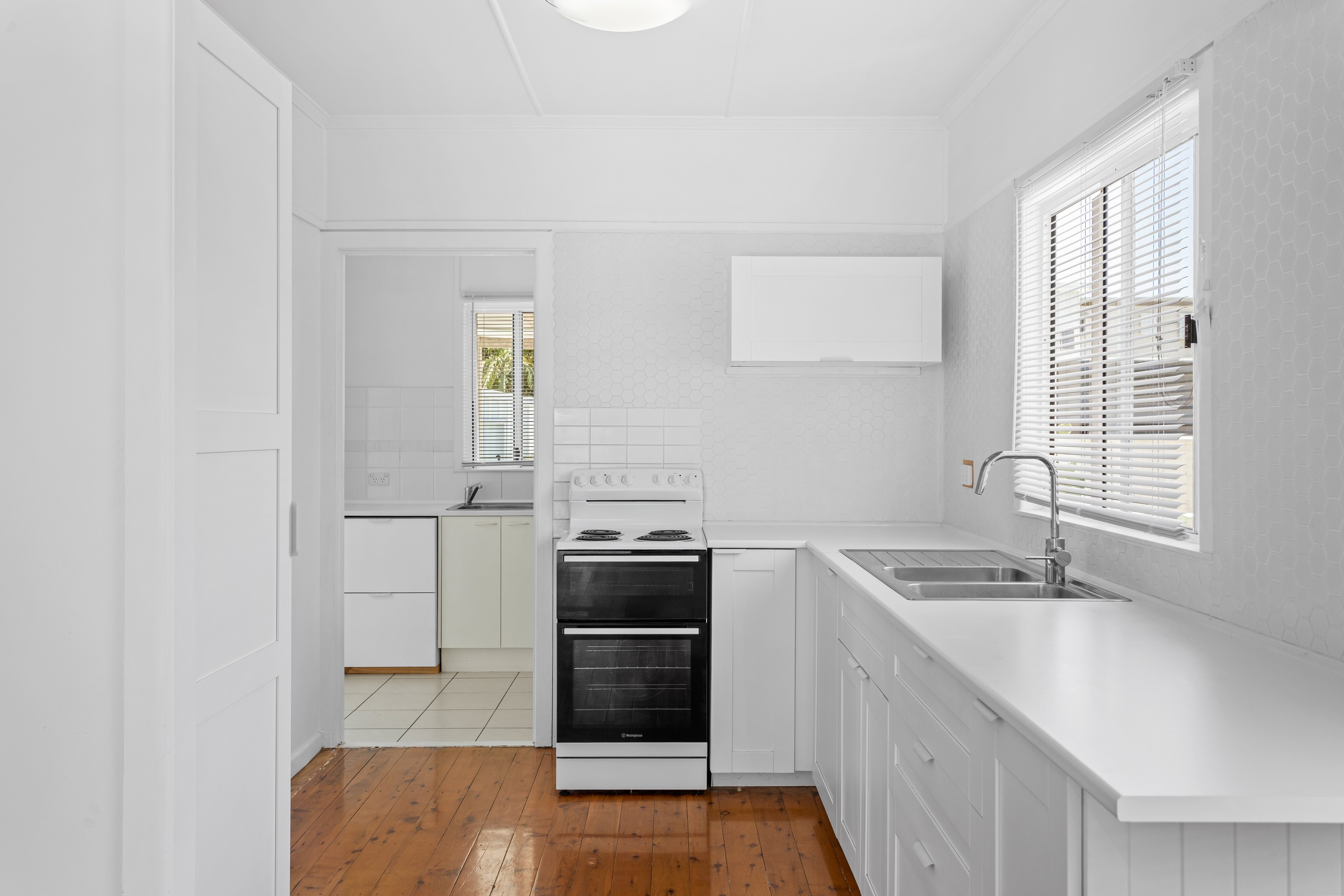 39 Robert Street, Labrador, QLD 4215