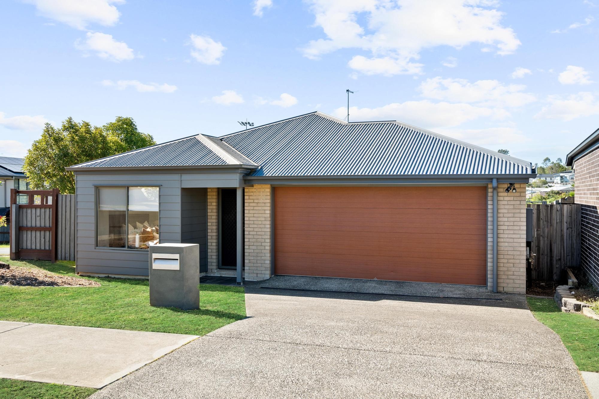 2 Pleasant Street, South Ripley, QLD 4306