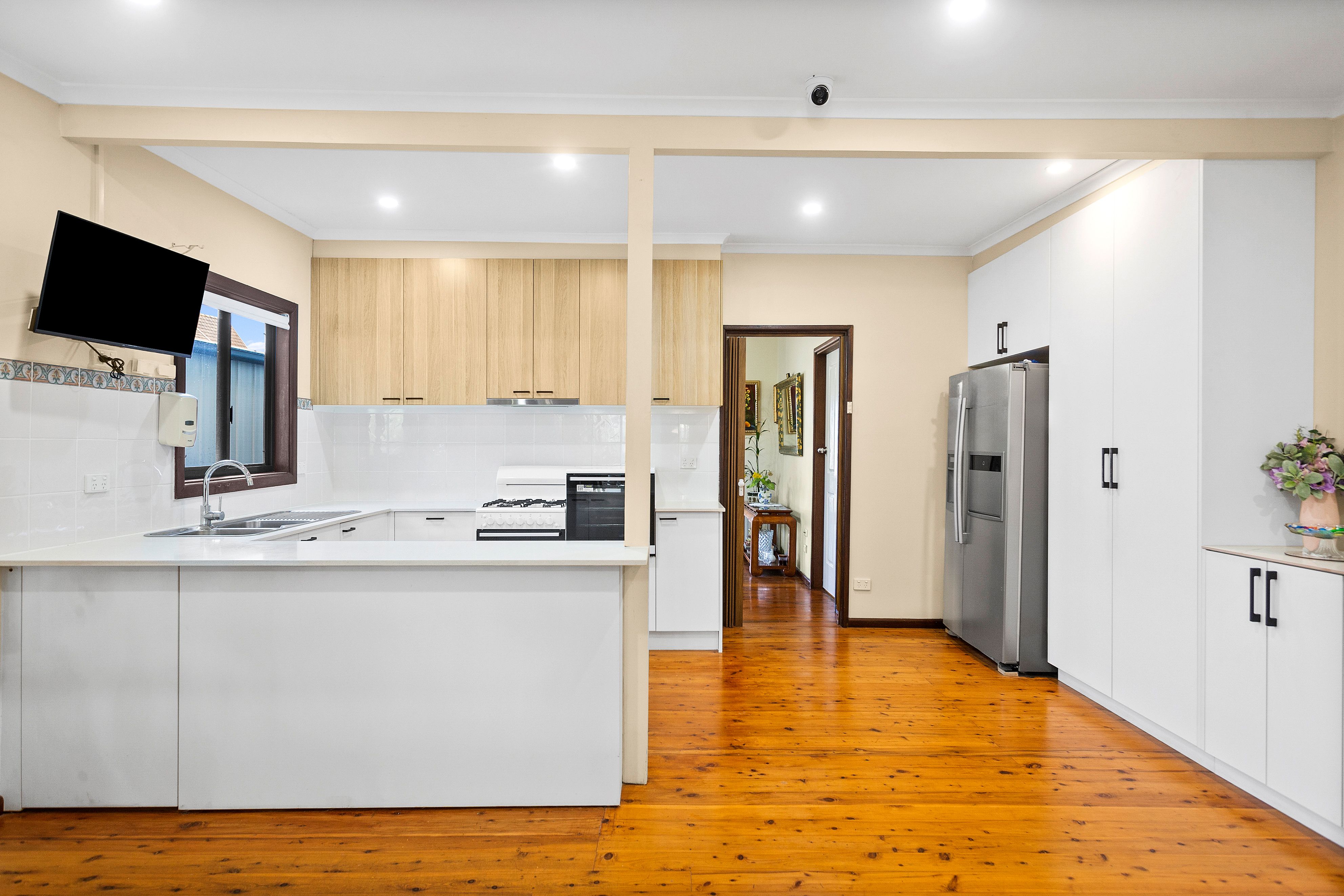 47 Woodford Avenue — photo 3 of 13