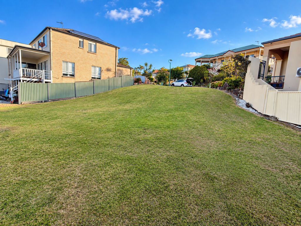 12 Ramada Place — photo 8 of 13