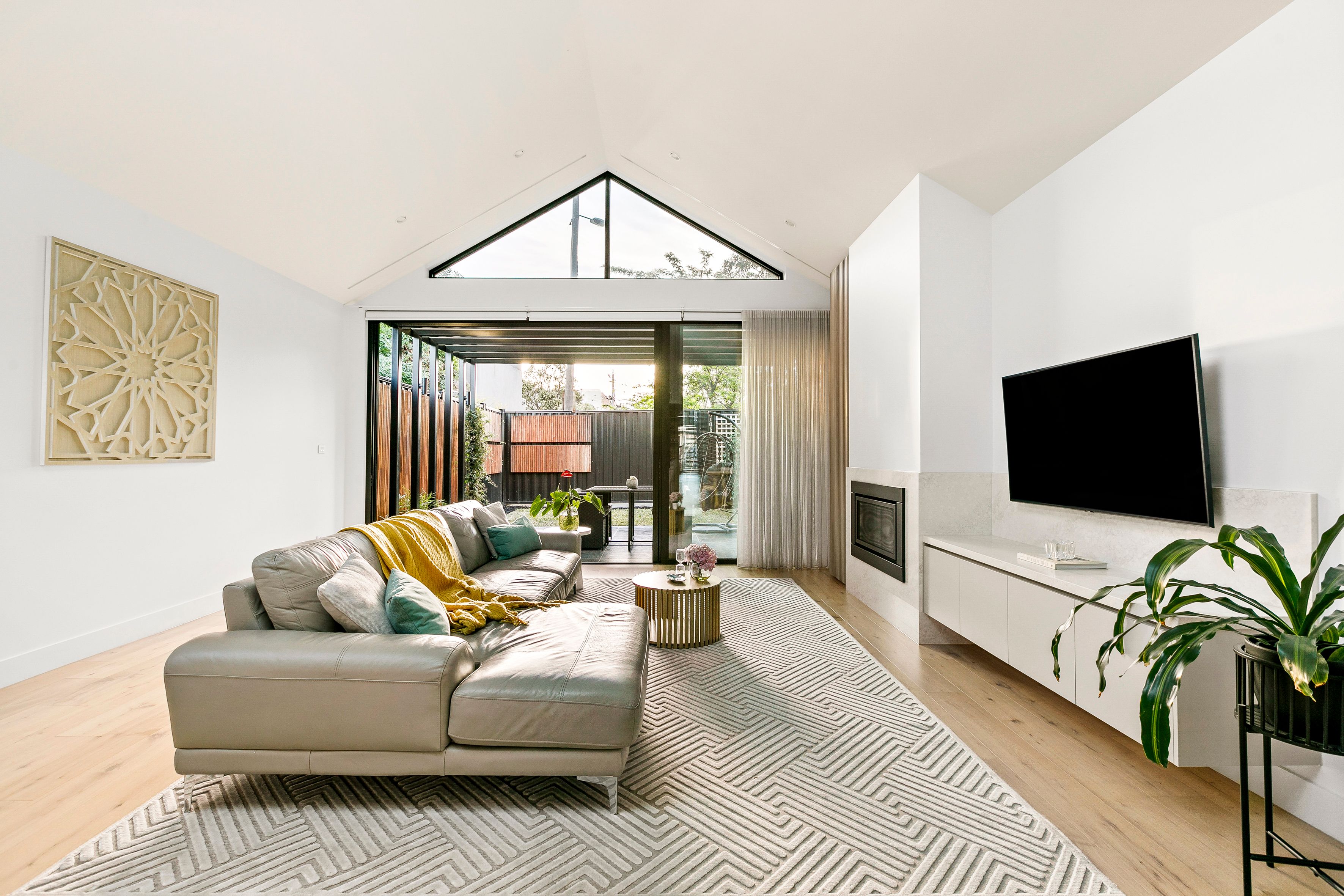 63 De Carle Street — photo 8 of 18