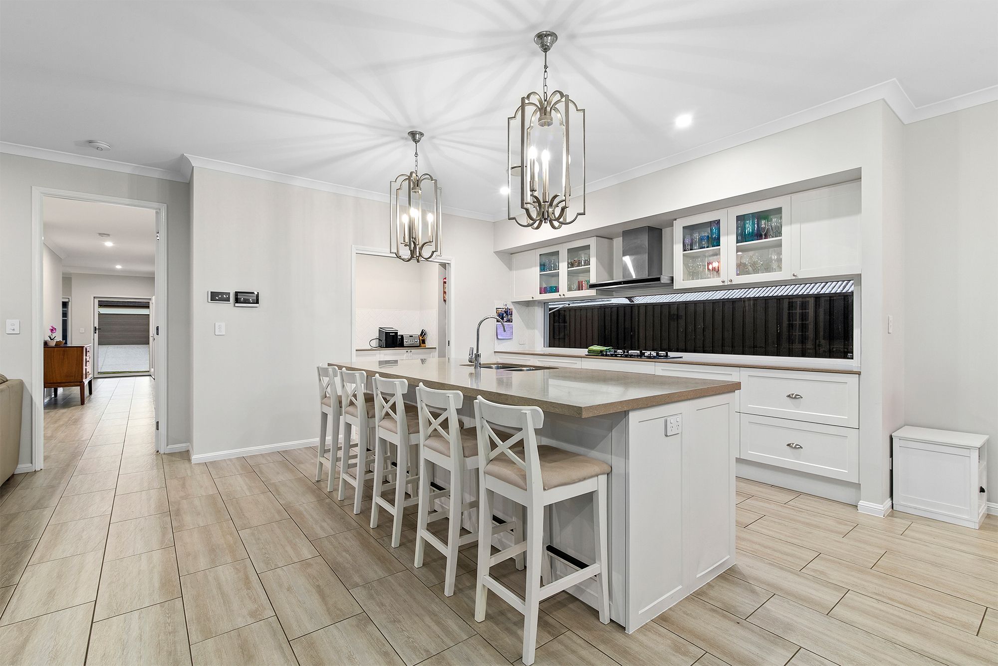16 Woodward Crescent — photo 3 of 27