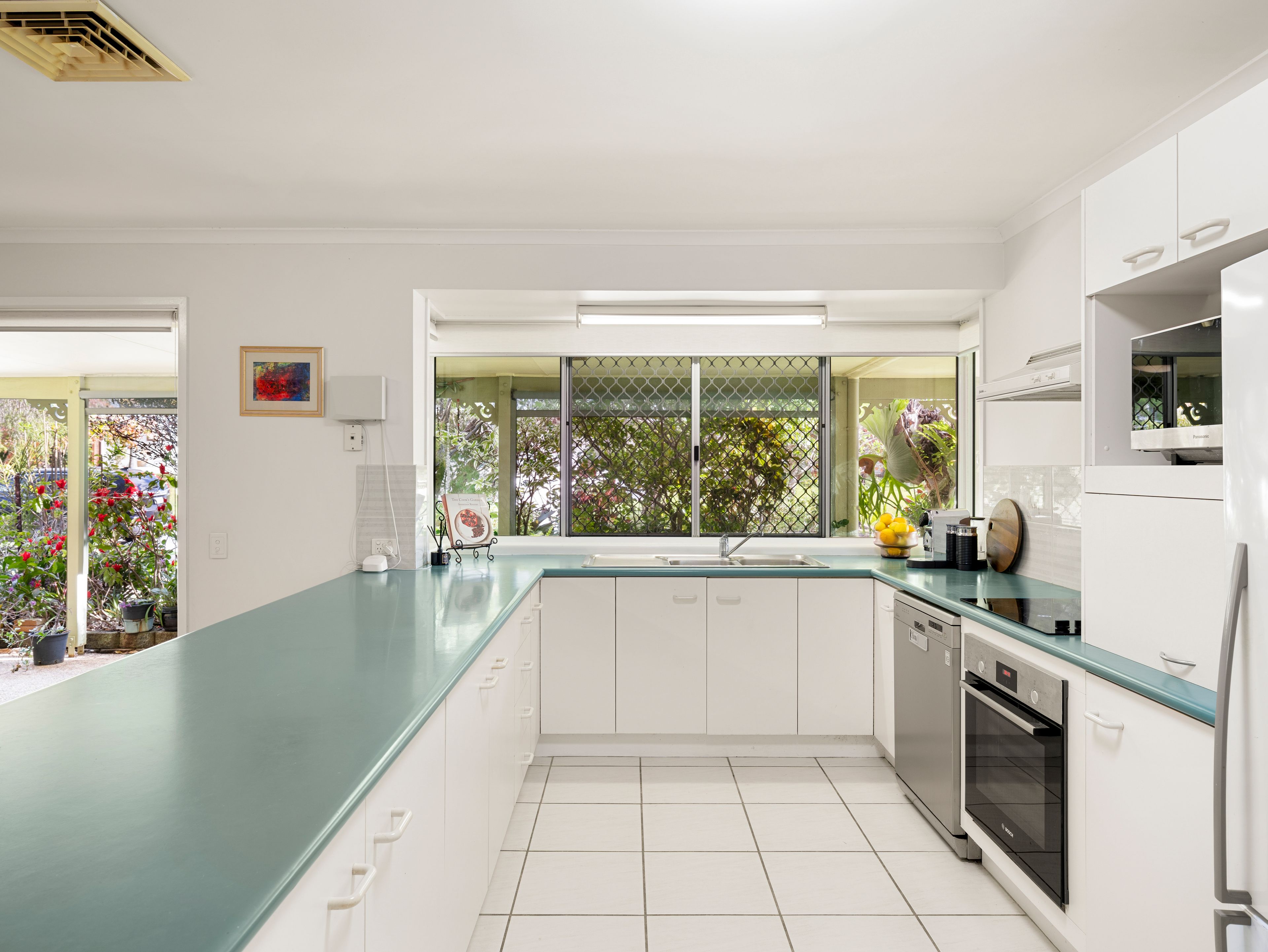 10 Woodlands Crescent — photo 11 of 21
