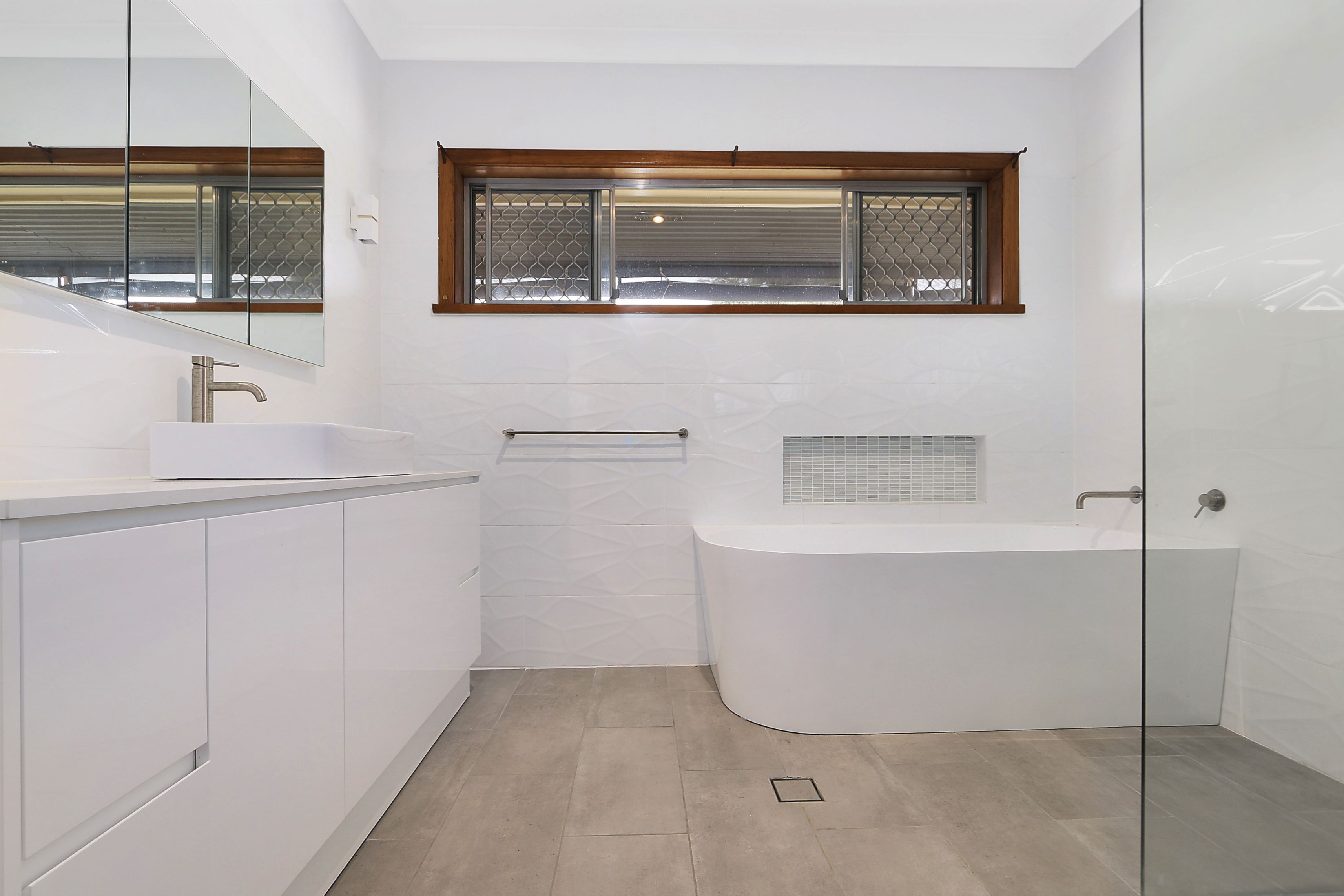 304 Desmond Street, Lavington, NSW 2641
