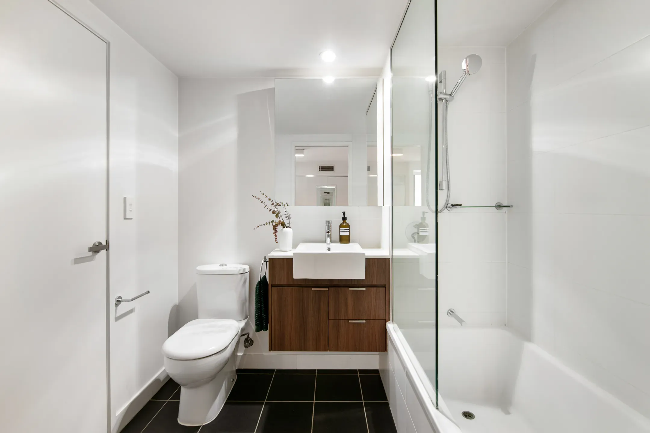 617/38 Helen Street — photo 8 of 13