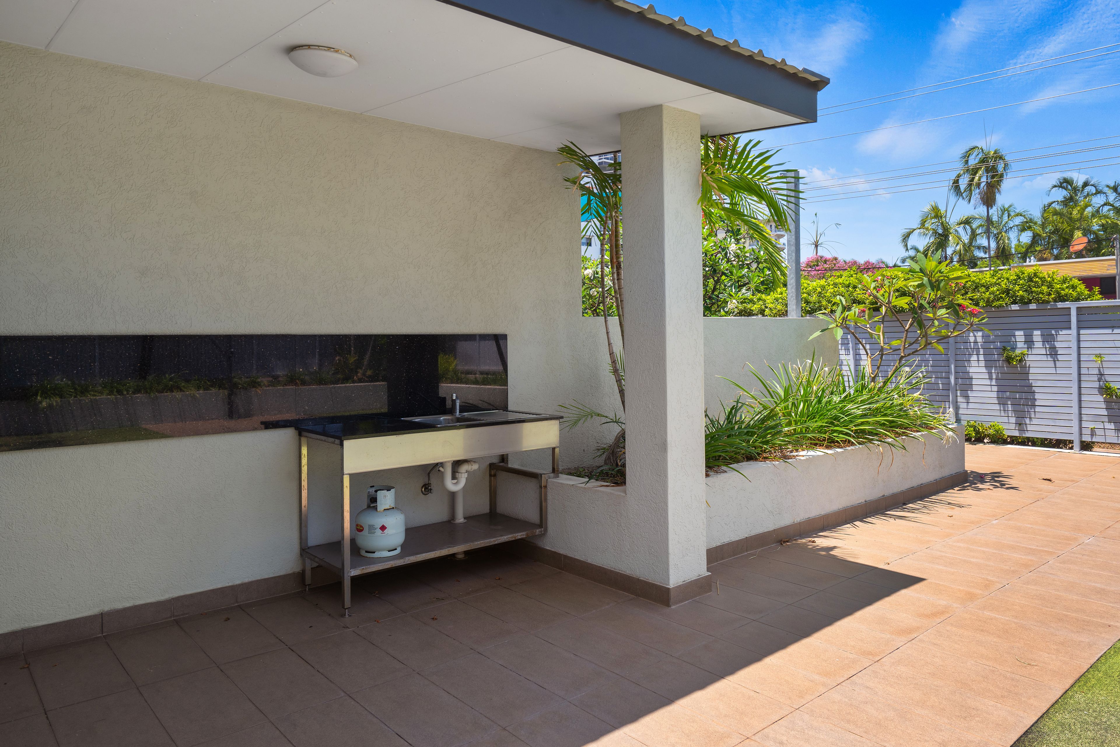 Superb investment opportunity in standout city setting! — photo 20 of 23