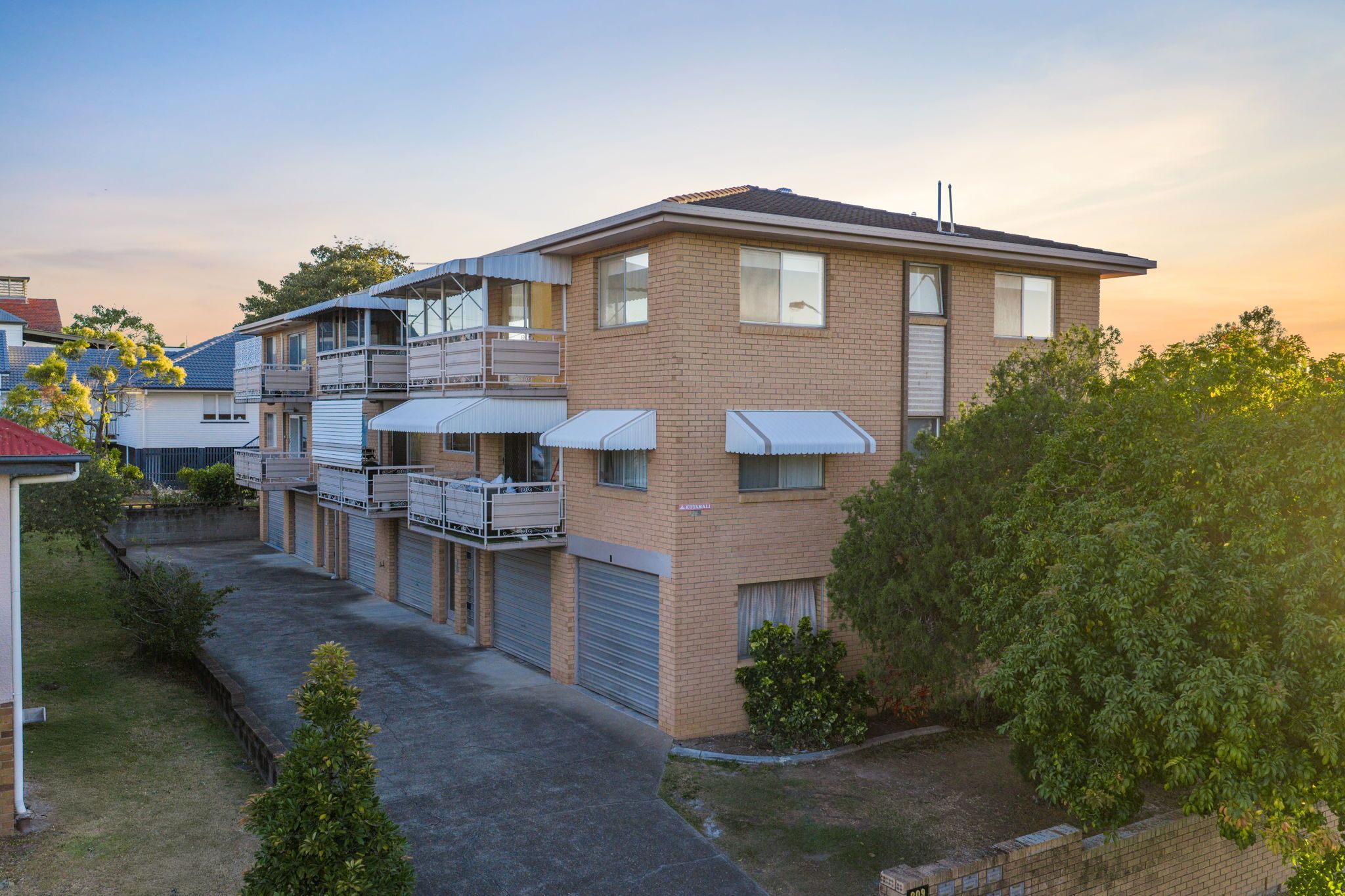 4/209 Juliette Street — photo from Ray White Holland Park
