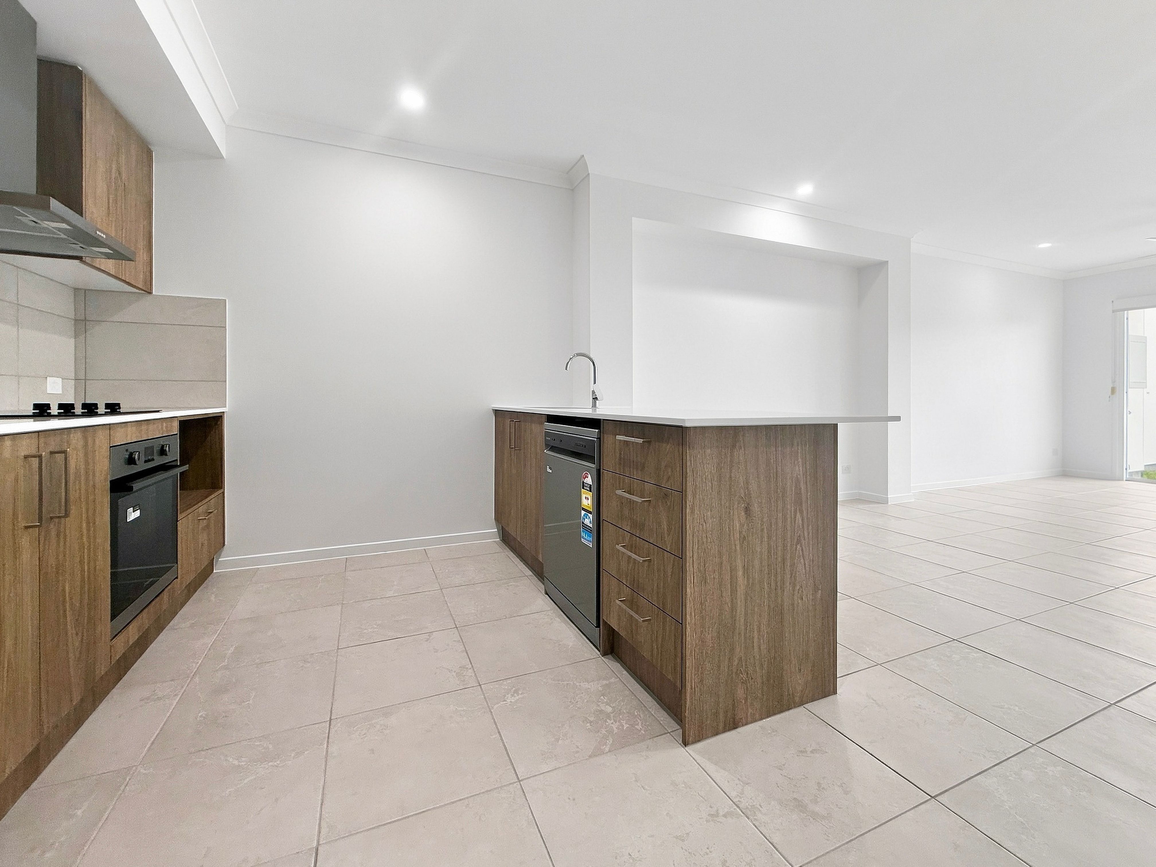 133 Attenborough Drive — photo 4 of 12