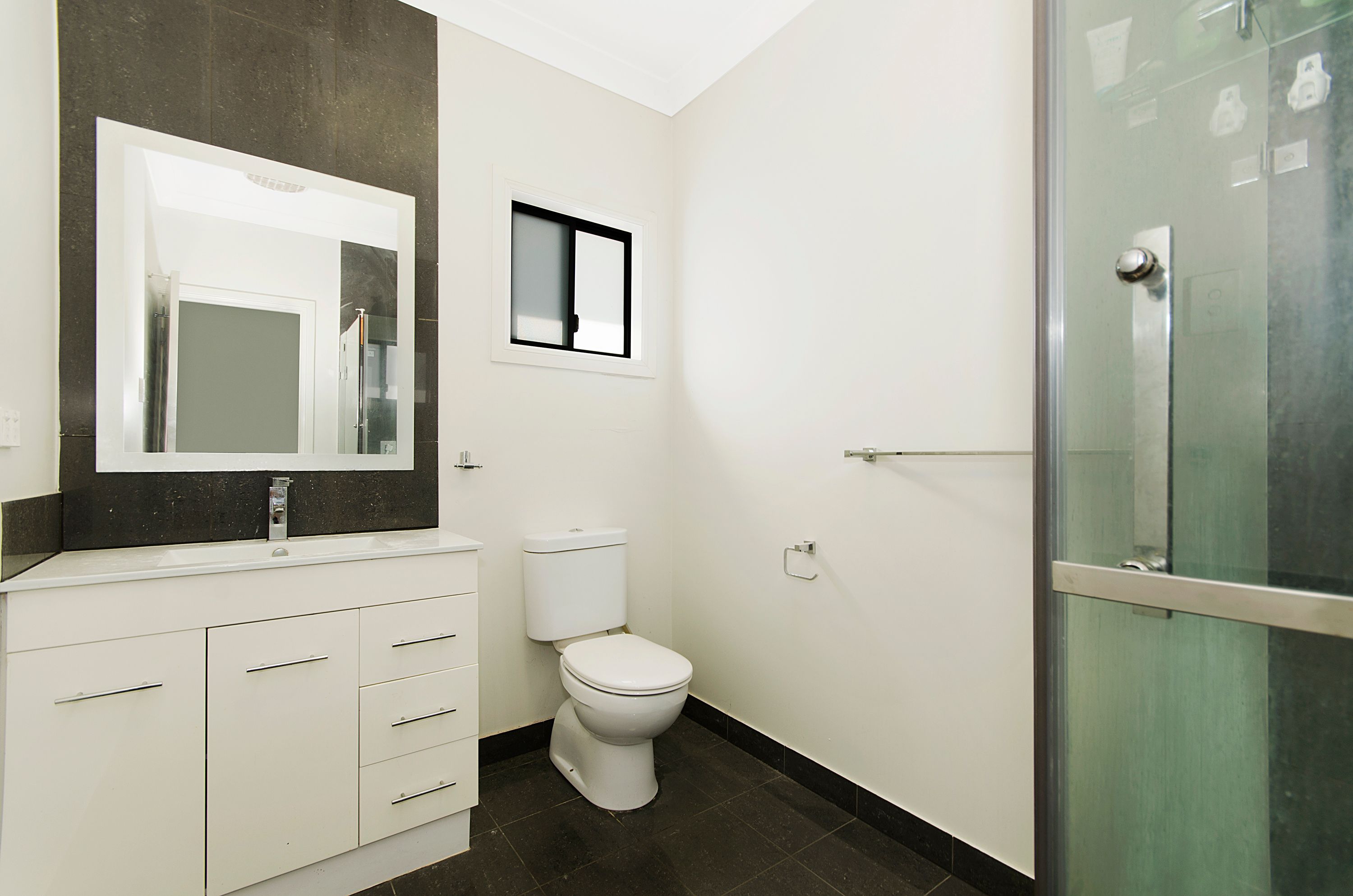 2 Narwee Place — photo 6 of 7