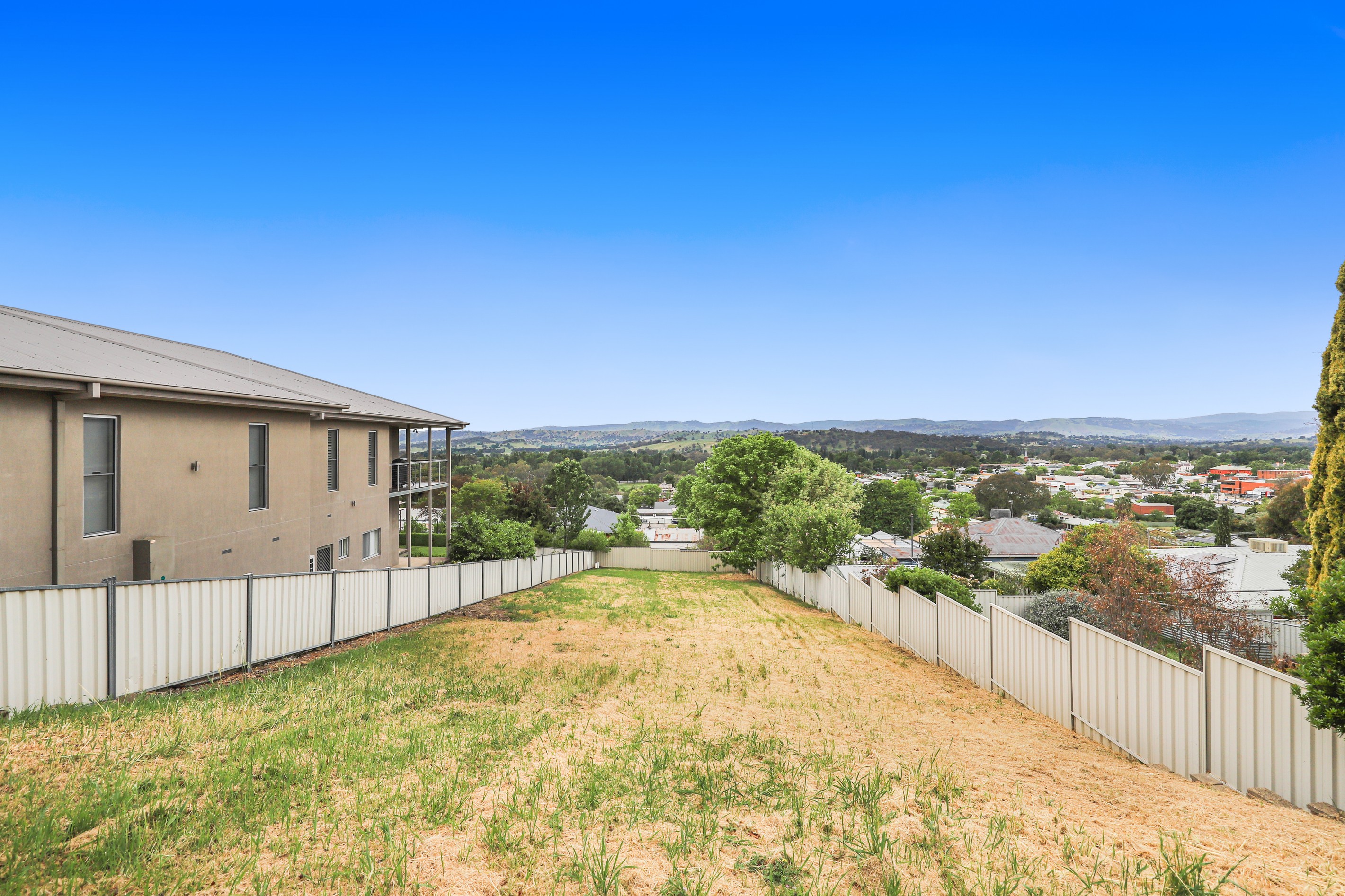 2B Burbury Mews, Tumut, NSW 2720
