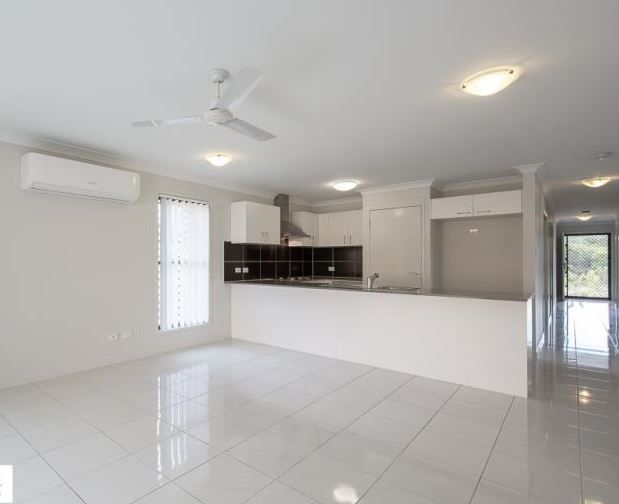48 Sandalwood Crescent — photo 6 of 11