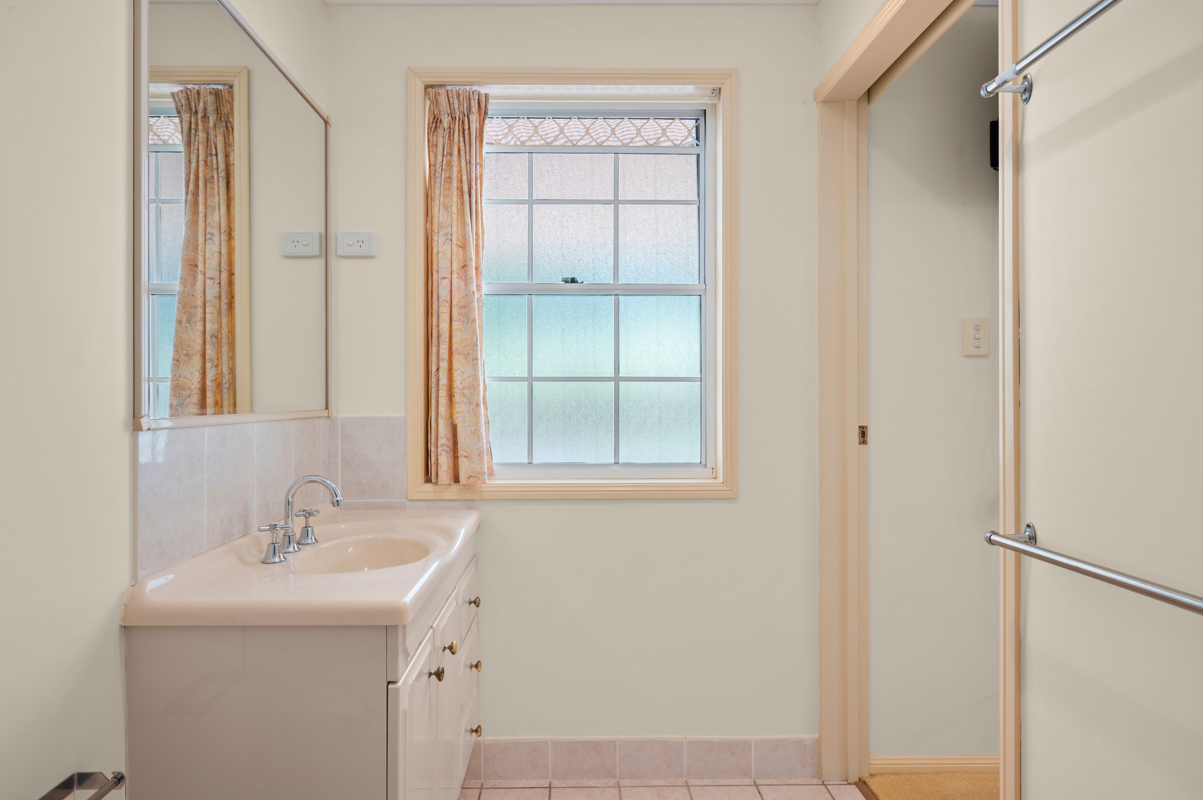 44 Greenwood Crescent — photo 9 of 19